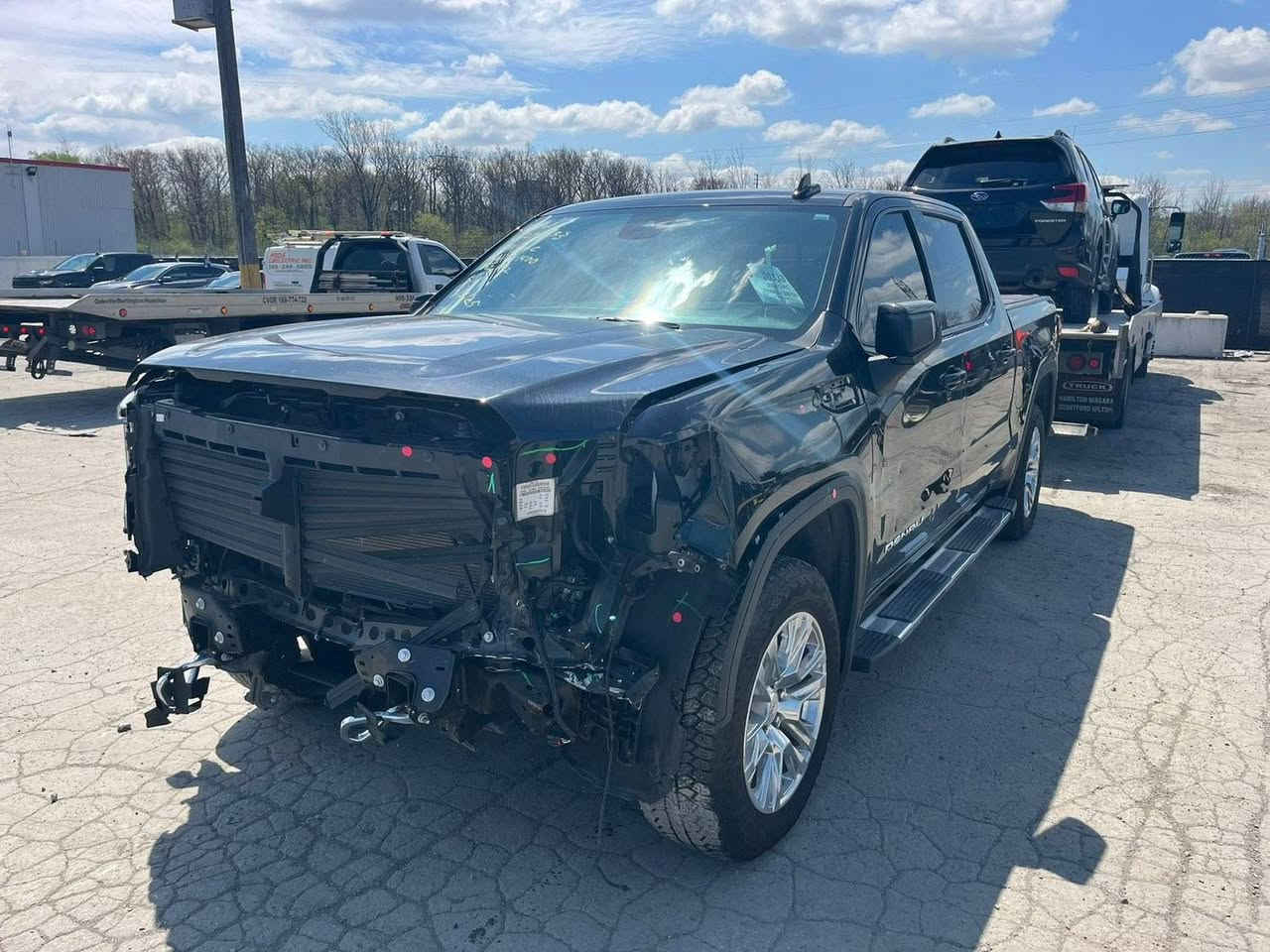 عندي هذا سيرا للبيع موديل ٢٠٢٤ مواصفات دينالي ضرر كما موضح ب صورة بسيط جدا ماشية ٣٠ الف كيلو رقم كاتي مكاني سليمانيه او كركوك
