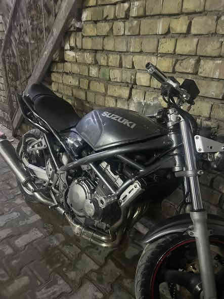 سلام عليكم دراجه بانده كرستال دراجه خير من الله تجي معدل فول شلعه تاكل الكاع اكل تراجه مال تزويد البكلايت الوره مشيول وعداد مابيه بس ودراجه بيه راديتر والتبريد مالته حلو ومرتب الدراجه مرتبه ونضيفه ورايده مراوسل ١٤٠ او ١٦٠  رقم *********** بي واتساب فقط ومتواجد مازنجر
