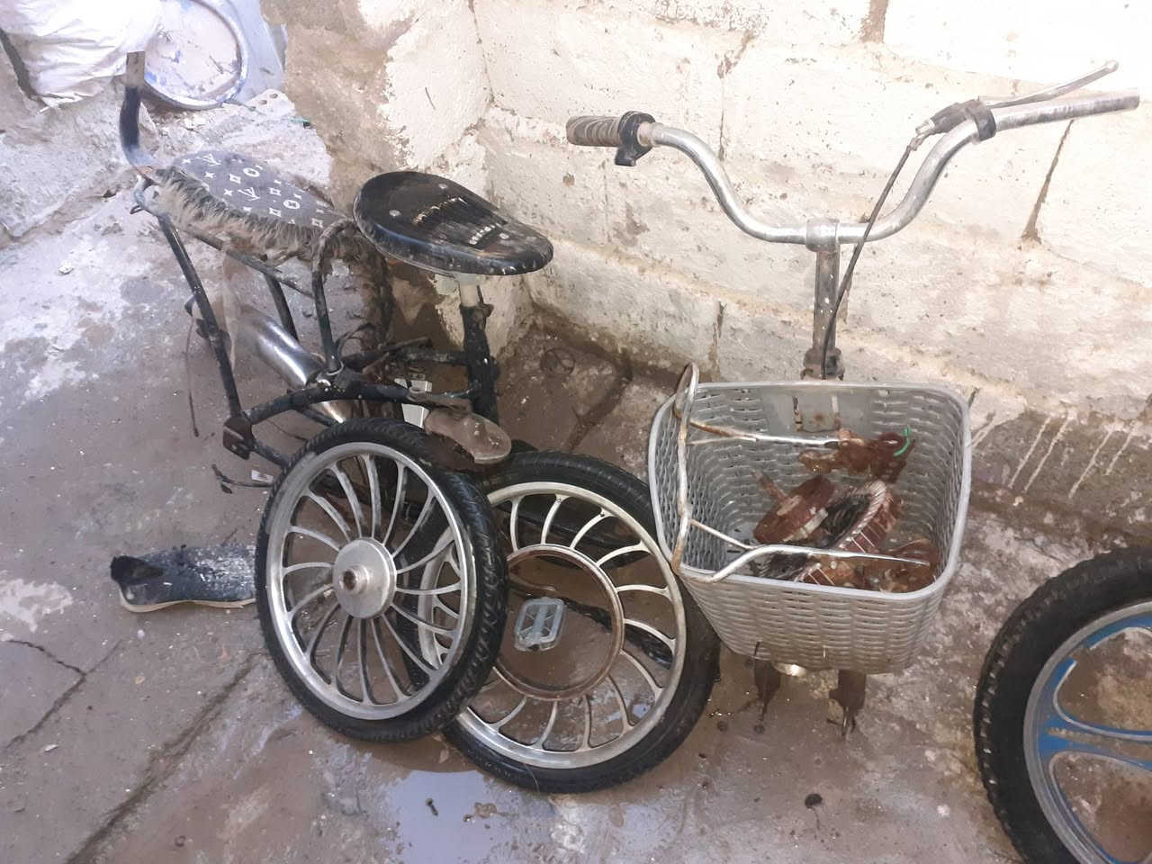سلام عليكم باسكلات للبيع طباكي نضيف شغال نقص جوب ولباقي شوفت عينك قيم واخذ بل يرضي الله


**إذا كنت صاحب هذا الإعلان وتريد حذفه لأي سبب، رجاءا أرسل رسالة إلى الدعم الفني**