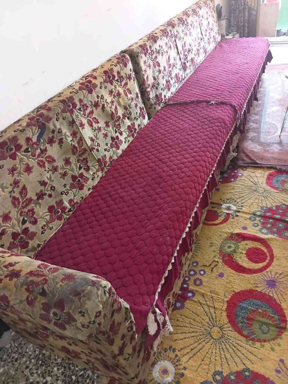 السلام عليكم تخم للبيع مستعمل ١٠مقاعد مع المفرش هديه للبيع بسعر ١٢٥ العنوان الشعب سوق شلال رقم ***********
