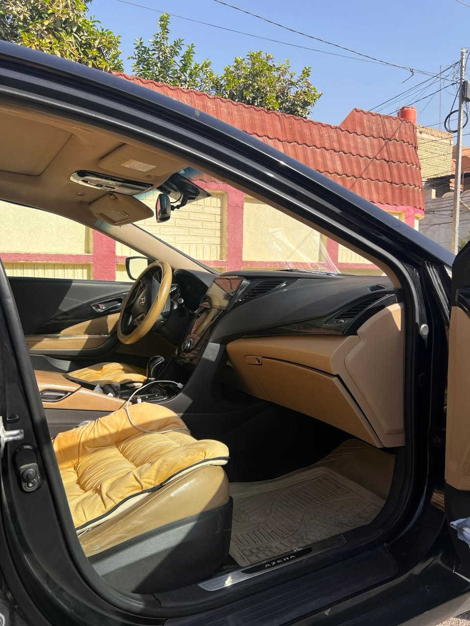 يالله السلام عليكم 
ازيرا 2012 خليجي كفاله عامه 
فول مواصفات فئة ال vip رقم اربيل دولي
السياره خير من الله ما ناقصها برغي جديده بمعنى الكلمه
ولسونار مرفق مع الصور مكينه ما مفتوحه بلاد حداديه وتخم تايرات 100/100 داخلها بيجي محرك 6 سلندر 3000 
ولسعر 125 بيها مجال 
للأستفسار اكثر اتصل وبيك خير ودلل ***********
مكاني بابل الأسكندريه
