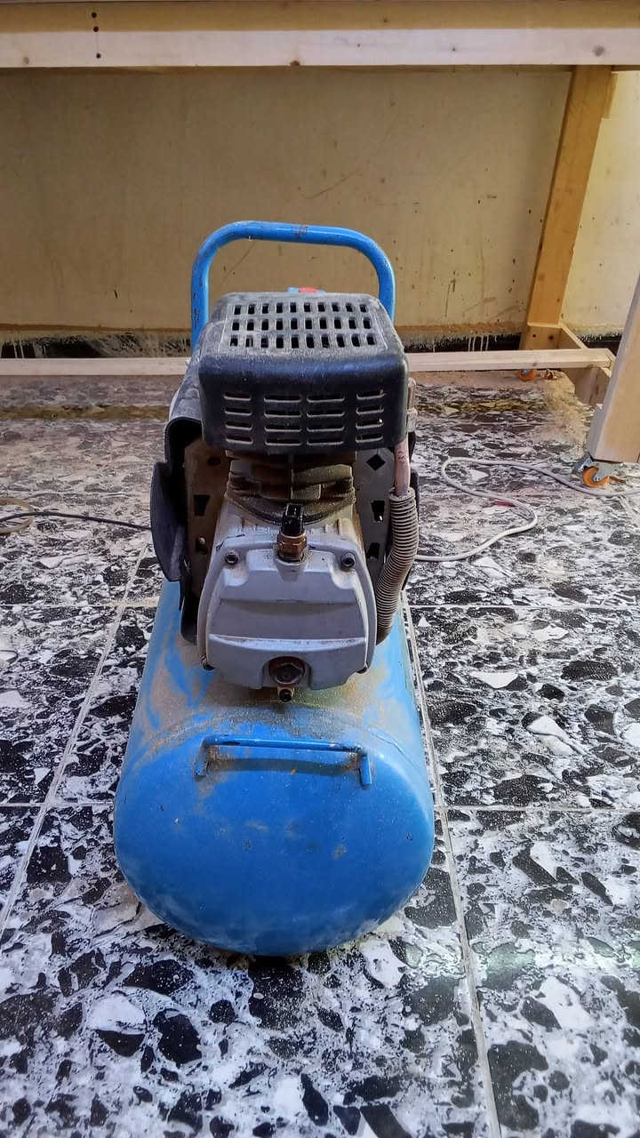 كمبريسور هواء حجم 50لتر شرط الفحص 
حجم الخزان 50 لتر
​القوة: 3 حصان (3HP)
​الضغط: 8 بار (8Bar)
​السعة (التدفق): 110 لتر في الدقيقة
​الجهد: 220- فولت 
بغداد الدورة 
***********
