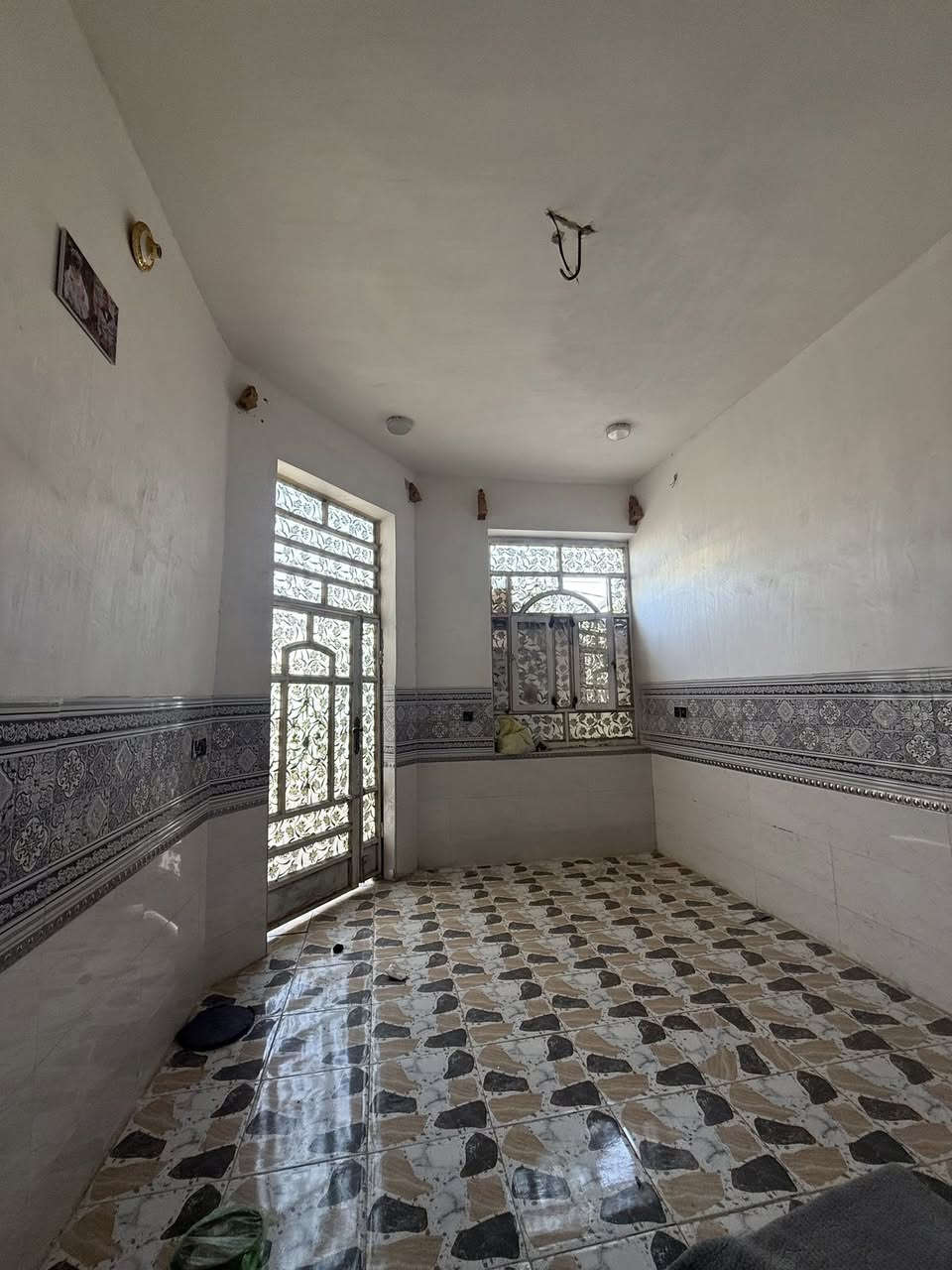 🏡دار  للأيجار 🏡.
المساحه : 100 متر 

📍موقع الدار :: ابي غرق حي الحسين قرب شارع بزل حجي علي 

🚫الطابق الاول : صاله / مطبخ / هول / غرفه / صحيات داخليه وخارجيه 

🚫الطابق الثاني : غرفه عدد 2 / صحيات 

————————————————-
للاستفسار مراسلة الصفحه 
او الاتصال على الارقام 
 0️⃣7️⃣7️⃣2️⃣6️⃣9️⃣9️⃣8️⃣2️⃣9️⃣2️⃣
                   سيد محمد الحلو 
 0️⃣7️⃣8️⃣1️⃣0️⃣8️⃣4️⃣8️⃣3️⃣0️⃣3️⃣
———————————————— 
                
                     القلم للعقار
📍 عنوان المكتب - ابي غرق - حي الحسين - قرب مشروع الماء
