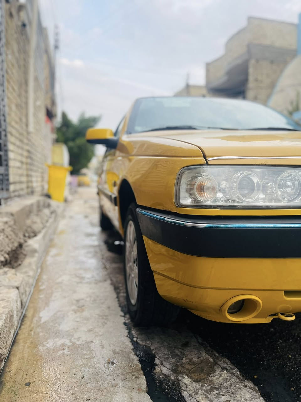 السلام عليكم بيجو لميس 2015 كير مكينه مكفولات السيارة لا تبخير لا تنقيص جاهزه من كلشي تبريد شغال بيها جاملغ السايق مبدل بدون دواخل وهلالات معمره غيرهن ماكو قطره خياس مابيها شاشة فول كار بلي 
تخم تاير عليها هيئة 100 الف بس السيارة سنوية صارلها شهر من سقطت عارضها 45 وبيها مجال للشراي عنواني العبيدي شارع معمل الغاز *********** متوفر واتساب واتصال
