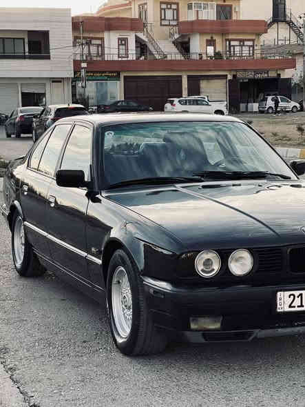 BMW520i بیـلاد گێر عادی 
مۆدیل 1991
گێڕو مەکینە سەرفوو بوخار بەشەرت
سەنەوی تاکوو 2027 تازەیە بەناوی خۆمە
چاملخ پێش سەکن بستێ لێدرانی هەیە شایەنی باس نیە
چوار جام کارەباو سڵاید تەبرید 
شاشەو کامێرەو ئمپریفایەر 
تەقەو ڕەقە بەشەرت 
گـۆڕینەوە ناڪەم 
شوێن چەمچەماڵ 
ســــعر ..58 مەجالێکی ڪەم..!
*********** شمشمل
