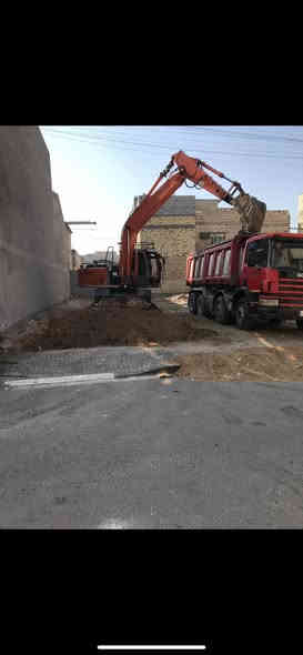 اليوم وبفضل تم قلع قطعة أرض 
بمساحة 200م في القبله مقابيل البريد  وتم نقل الأنقاض ودفنها بالسبيس والأسمنت وحدلها طبقتين للأستفسار ***********. أو. ***********
