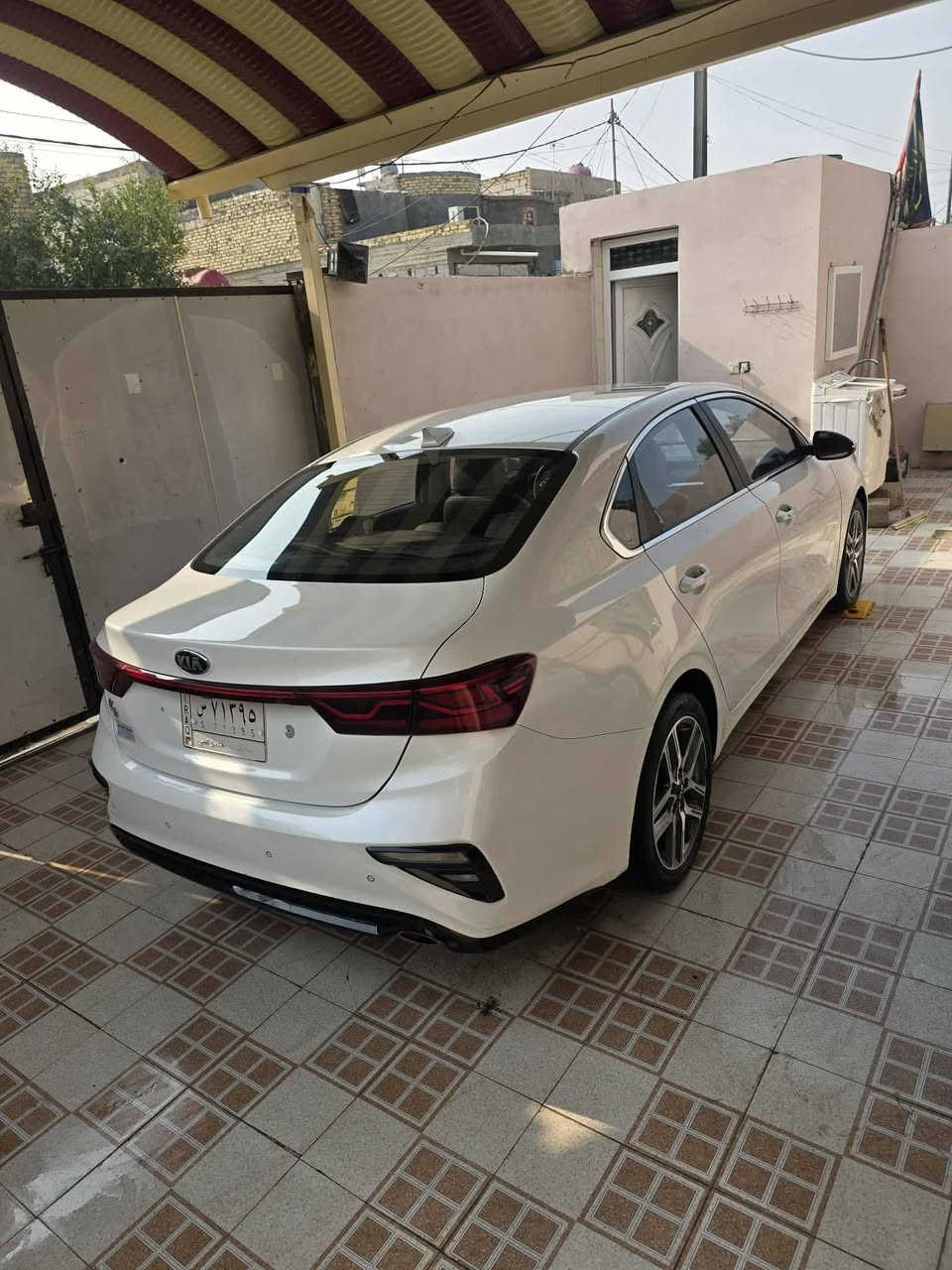 السلام عليكم سيراتو 20 فول عدا الفتحه بصمه شاشة جبيره كشنات جلد تدفئه ماشيه 170 رقم بغداد حره بيه تبديل جاملغ وبنيد والباقي كفالة عامه شرط نفس اللون اصلي بدون داخل مكينه 1600 مكان السيارة الديوانية السعر 137وبيه مجال بسيط للاستفسار الاتصال على ***********
