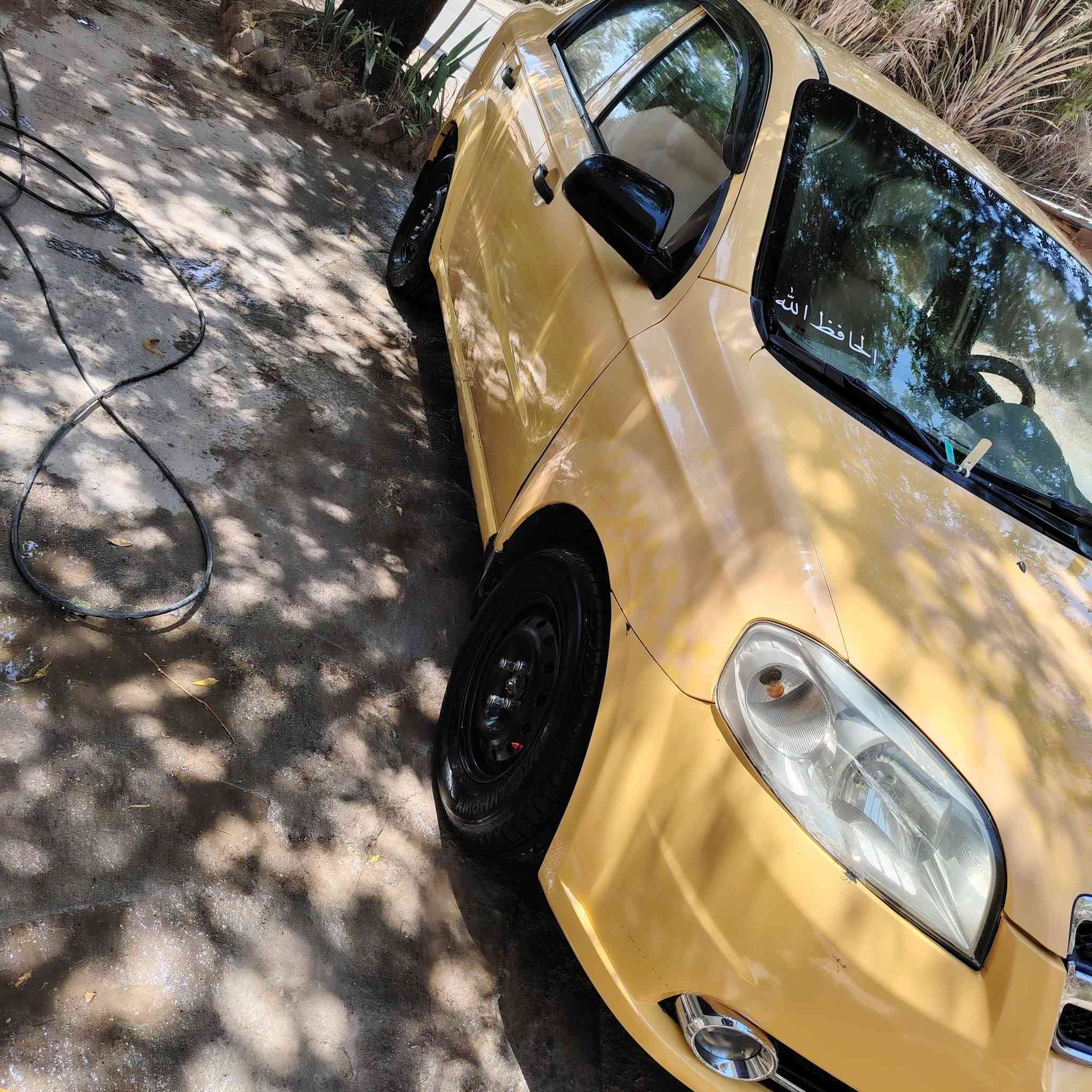 السلام عليكم افيو للبيع موديل 9 سياره بسمي صفره اصل رقمها نجف تايرات انضاف باتري جديد تبريد تدفه كير محرك بحاله جيده دواخل كهربئيات كلها شغاله الشراي يدلل وهاذا رقمي *********** مااتواجد عل فيس دائمن
