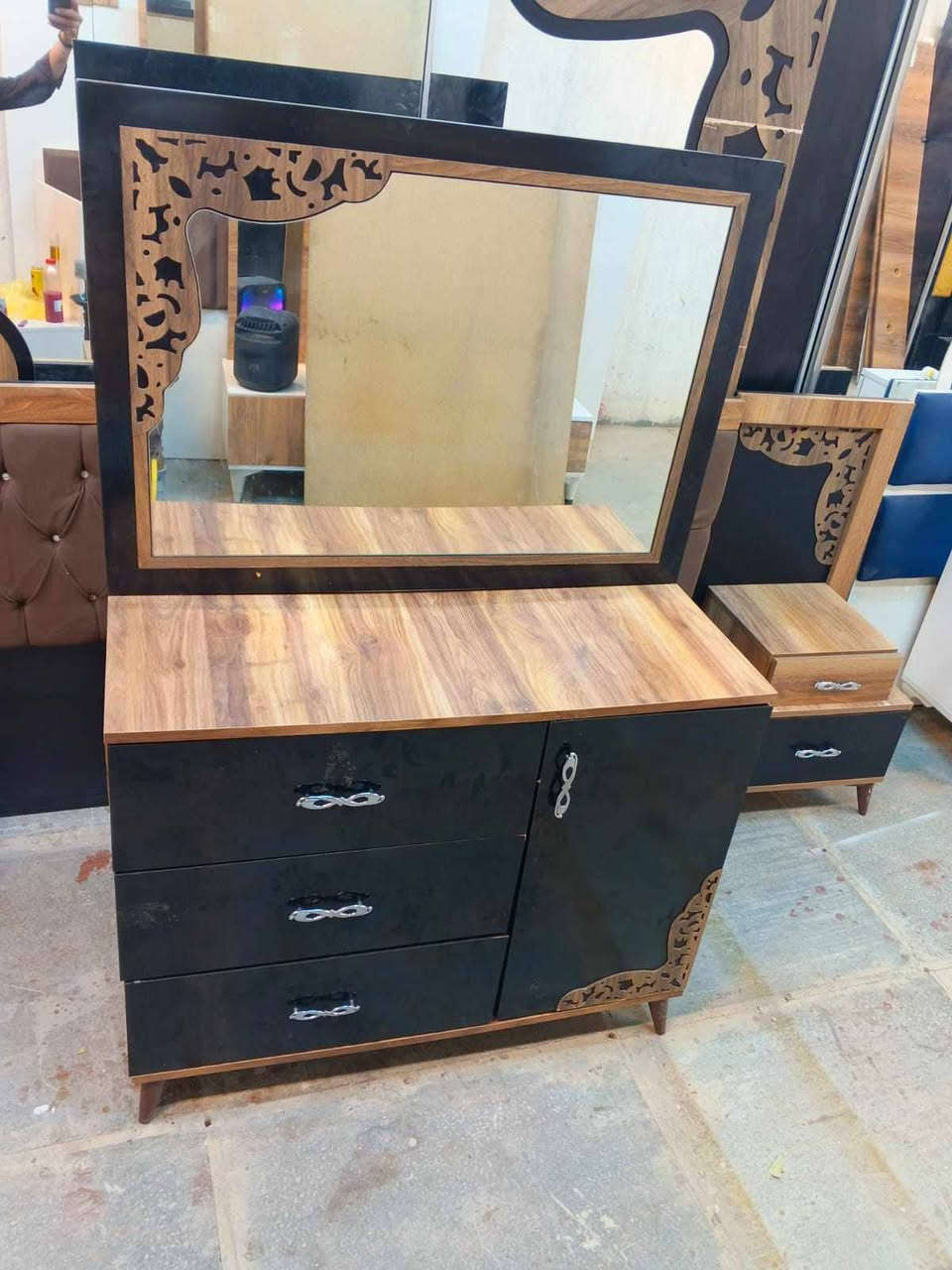 ‎غرفة نوم مستعملة🇹🇷
 نضافة 90 ٪💯فول نضافه
عدد القطع / 5
نضام / سلايت💢
سعرها375 قفل💸
شد ونقل‎ بغداد, العراق


**إذا كنت صاحب هذا الإعلان وتريد حذفه لأي سبب، رجاءا أرسل رسالة إلى الدعم الفني**