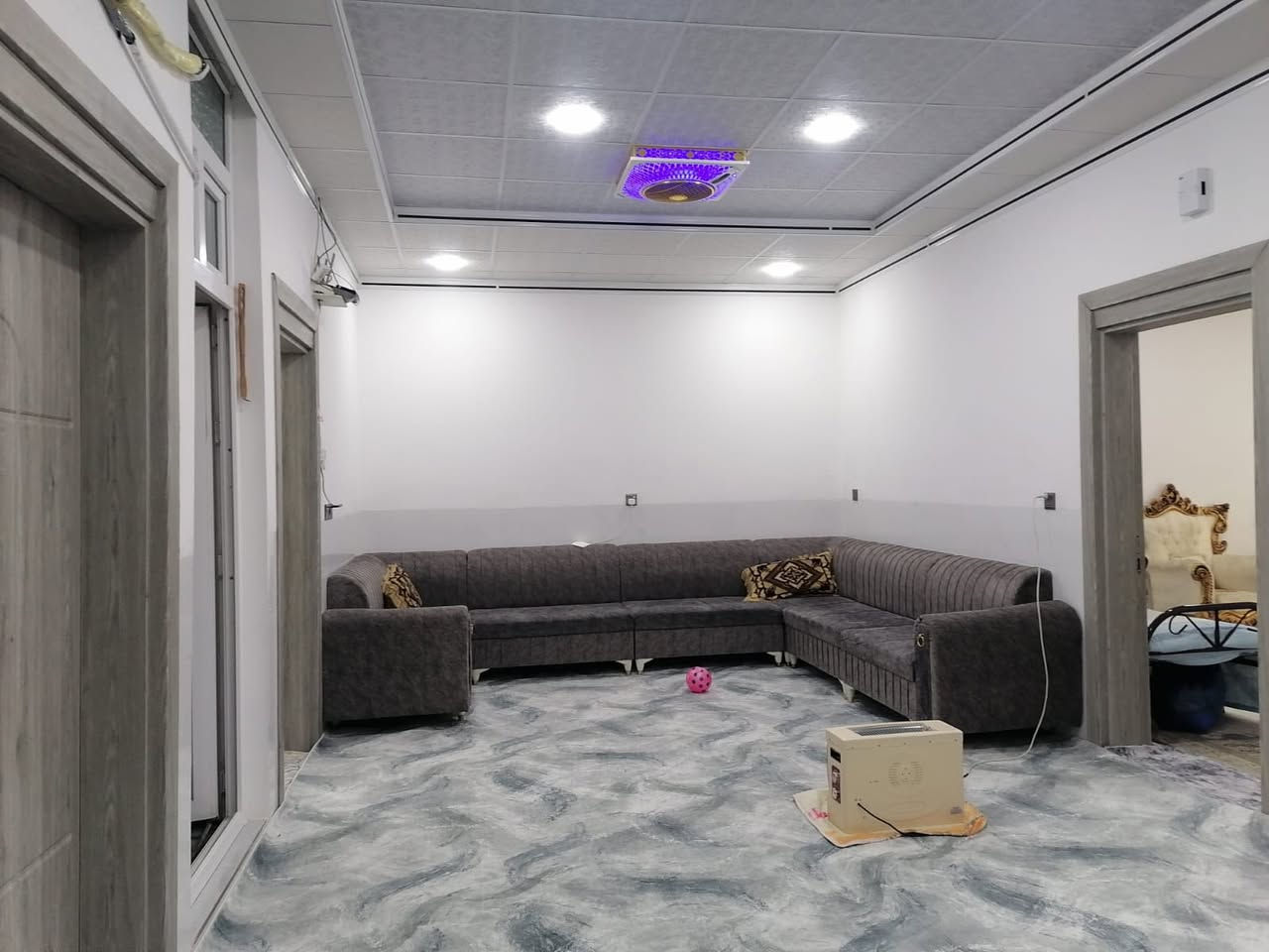 #دارللبيع
خانووى دوو نهوم بو فروشتن له گه ره كى ده روازه پشت غسل كركوك نزيك شه قامى ده روازه 

روبه رى 195 متر 

پيكهاتوه له :- 2 ژور نوستن - هول - مطبخ - ميوان - گه راج
نهومى دووه م 1 ژور نوستن - مطبخ - هول - ميوان 

بوزانيارى زياتر په يوه ندى بكه ن به عقارات ستار اكرم بازرگان

📍ناونيشان : كه ركوك بازارى ئازادى ته لارى ئاسو

***********
***********
