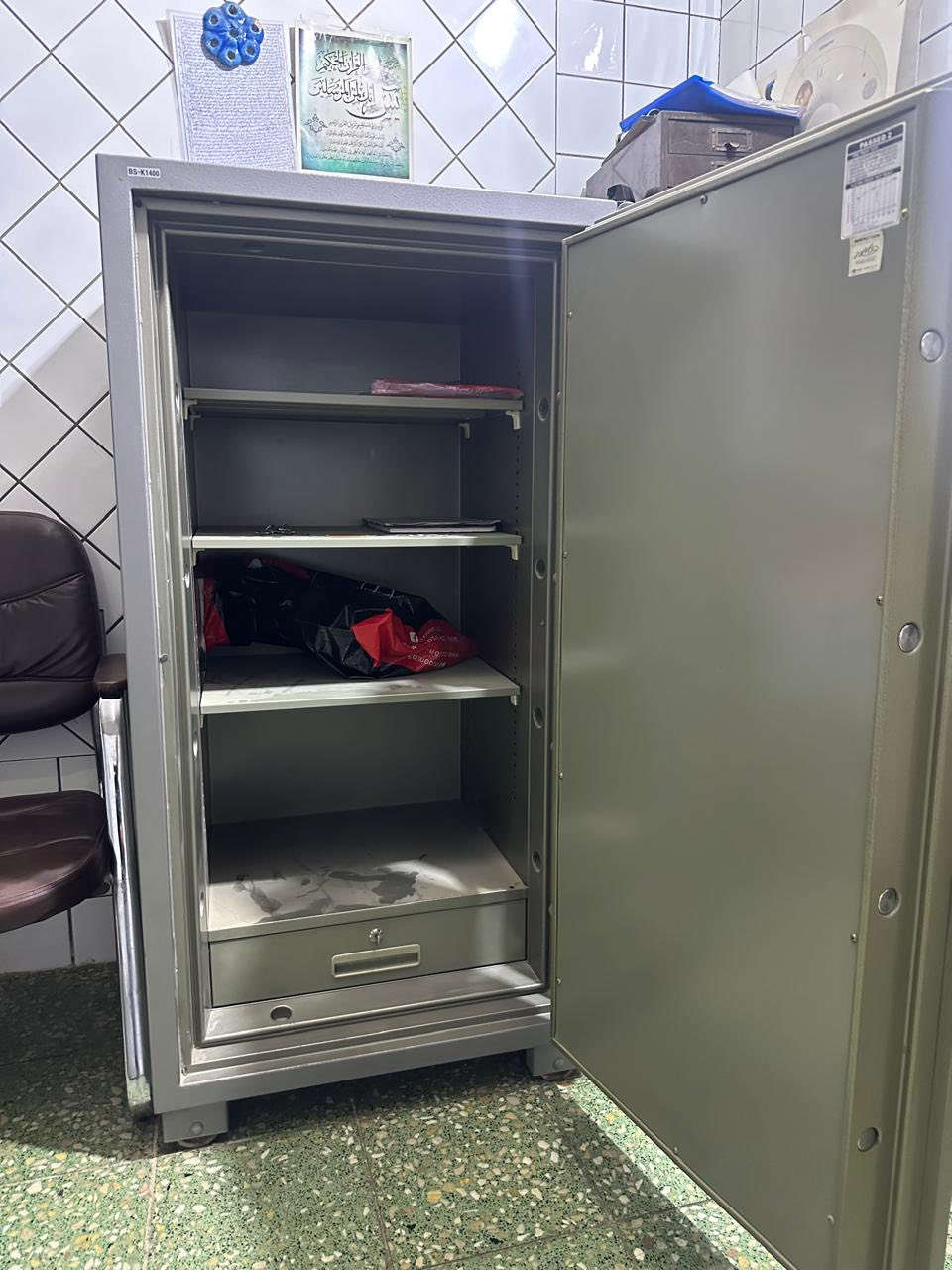 قاصة BIS كورية اصلية مستعملة مع عجلات حديد طوله متر و نص والعرض 70 cm السعر 900 الف و بي مجال مكاني كربلاء للتواصل او استفسار راسلوني على الماسنجر


**إذا كنت صاحب هذا الإعلان وتريد حذفه لأي سبب، رجاءا أرسل رسالة إلى الدعم الفني**