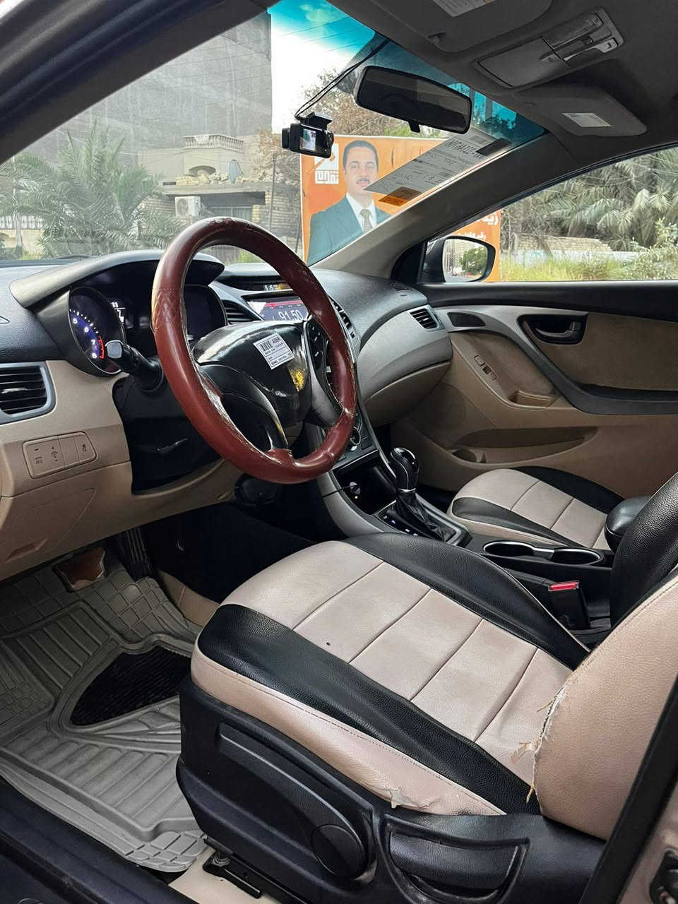 السلام عليكم
النترا ٢٠١٥ بغداد سنويه لل٢٠٣٠
عميه 
كير محرك تبريد تدفئه 
تخم تاير حداديه جديدة
حادثها تبديل جاملغ عكس السايق 
100وبيها مجال 
***********
