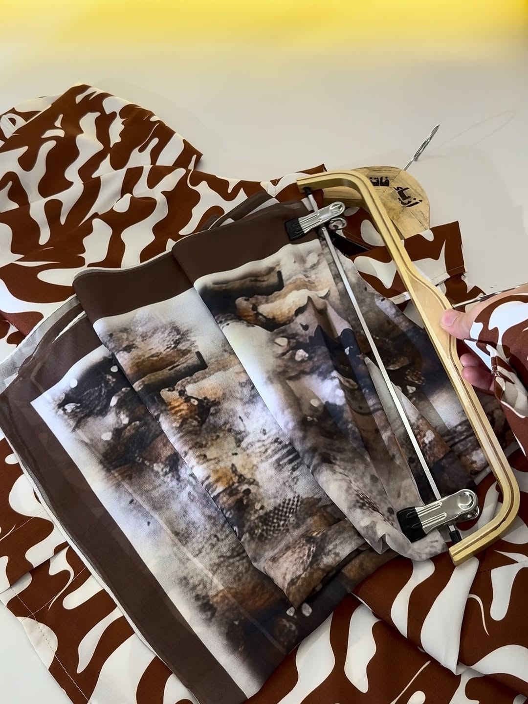ازياء فاتنة
قميص مشجر  مع الشال هدية 🎁 
قميص كلوش للمحجبات 
موديلات فاتنة… ماتتفوت 
حصراً من ماركة فاتنة 
• مع الشال هدية 🎁 
• طول القميص 80 سم 
• تفصيله مريحة فصال فخم 
• تنطي مظهز انحف باللبس
• ⁠ ✨
قطعة تبقى وياج سنين وما تبطل موديلها 👌

متوفر حالياً بكمية محدودة
راسلينا خاص واحجزي بسرعة قبل النفاذ 💌

#ازياء_فاتنة⁩⁩
قالب راهي 
___________________________ 
🖊️ االــخـــــــاامــة ):-
كريب الريون :- هو احد انواع اقمشة الحرير الصناعي الصيفية الممتازة الي ماسكة نفسها وماتلزك ؏ــلى الجسم ولا يخيل وميحتاج الى كوي
___________________________ 
القياسات القياسات 1/2/3/4 

🌱قياس 1):- 
تلبس وزن من 70 الى 80 كــــيـلـو ⚖️ 
يعني يلبس قياس. 40 . 42. 44 

🌱قياس 2 ):- 
تلبس وزن من 80 الى 90 كــــيـلـو ⚖️ 
يعني يلبس قياس. 46. 48 

🌱قياس 3):- 
تلبس وزن من 90 الى 100 كــــيـلـو ⚖️ 
يعني يلبس قياس. 50 . 52 

🌱قياس 4):- 
تلبس وزن من 100 الى 120 كــــيـلـو ⚖️ 
يعني يلبس قياس. 54. 56. 58 

_______________________ 
ســــعـــر  القميص بـــ 40 الفــــﮯ 
مع الشال هدية 🎁 
_______________________ 
للحجز والاستفسار المراسلة ؏ــلى الواتساب :- ***********
***********
