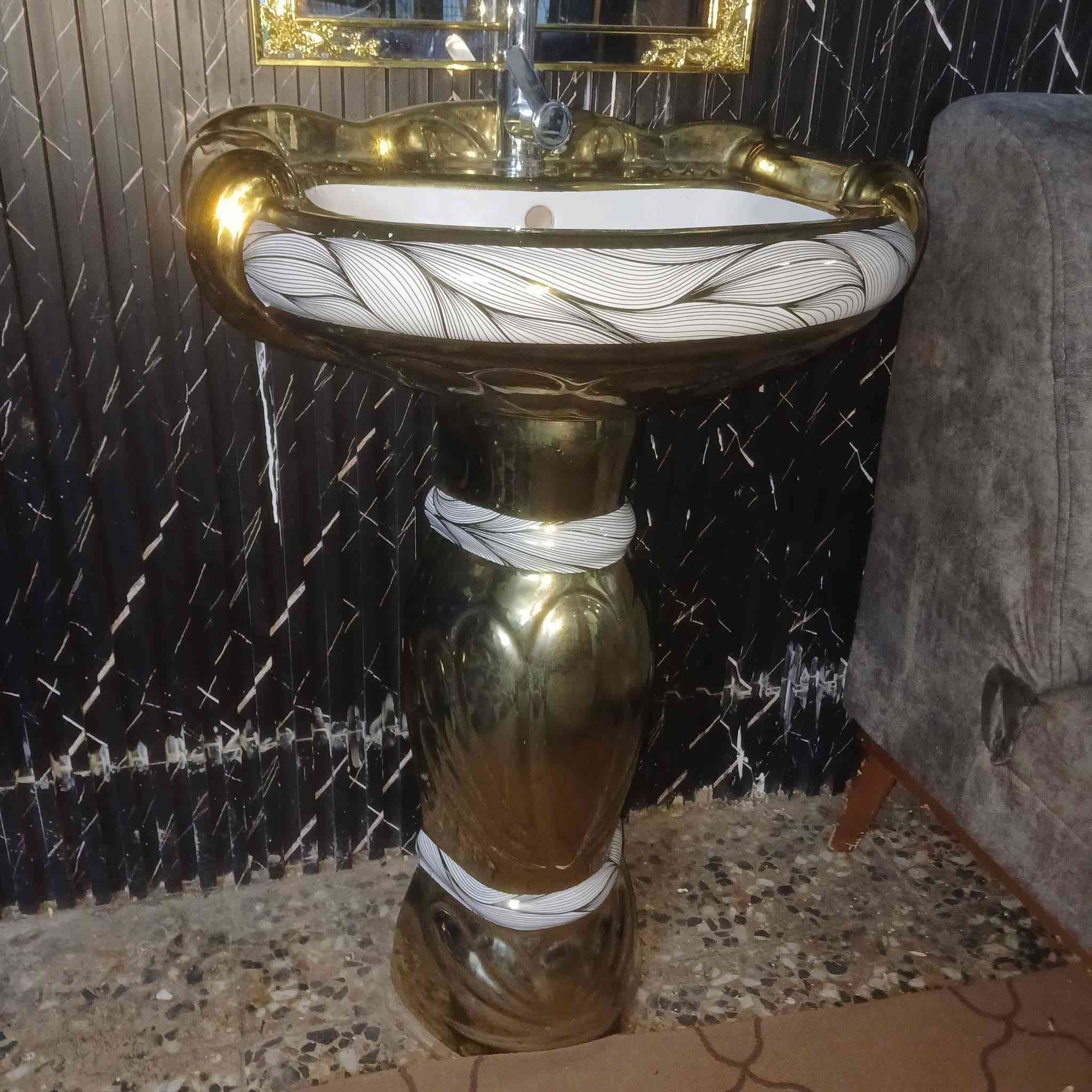 مغسله وخلاط ومرايه جدد ما مستخدم  تفاصيل بلمقطع
السعر ع خاص او اتصل ع رقم المكان بغداد المعامل ***********
