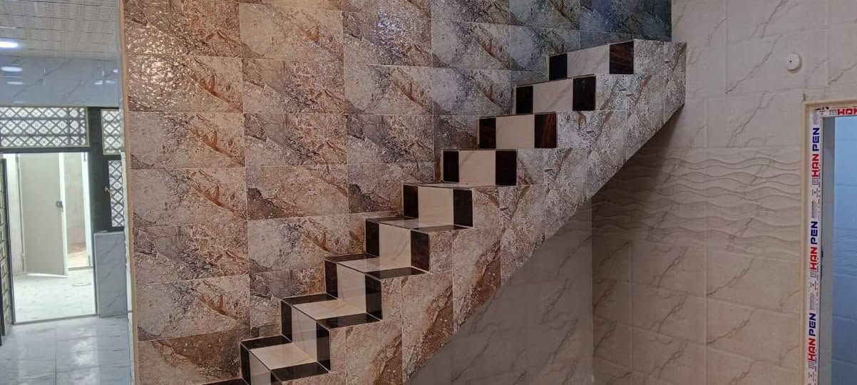 سلام عليكم الدار للبيع البراكيه شارع المعدل خلف جامع الخزاعل المساحة 100متر البناء طابوك السقف عكادة الشيلمان بلجيكي البيت جديد يحتوي على غرفه وصاله ومطبخ وستقبال الخدمات ماء وكهرباء ومولده طابو زراعي قرار محكمة مشمول بل تطويب انا صاحب البيت ابو محمد الغزي السعر مناسب ***********
