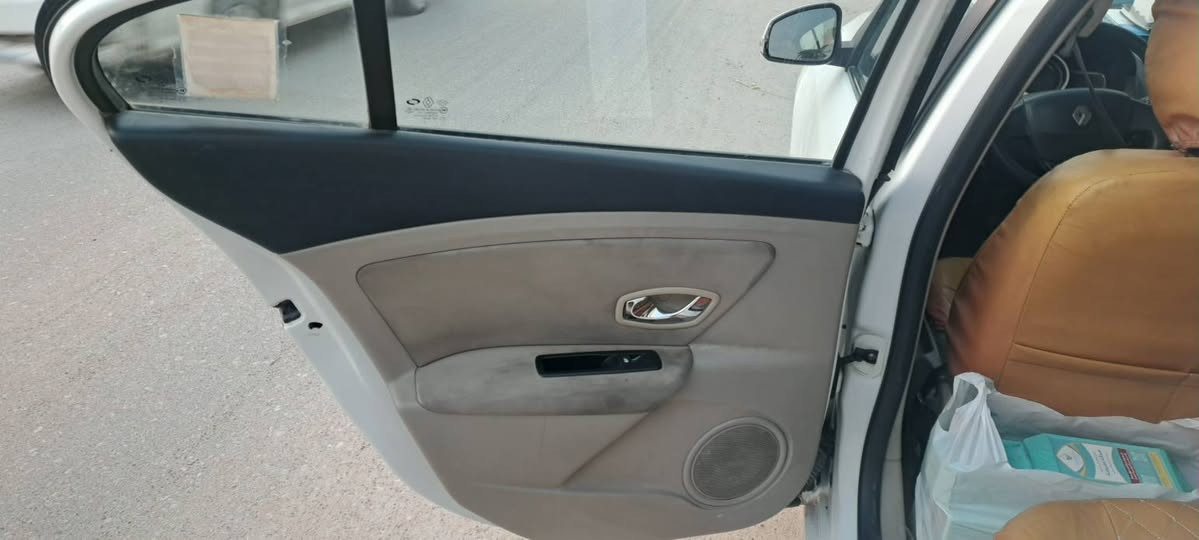 رينو ٢٠١٥ للبيع جاهزه رقم نكليزي بسمي بصره الزبير 
للتواصل #_***********
