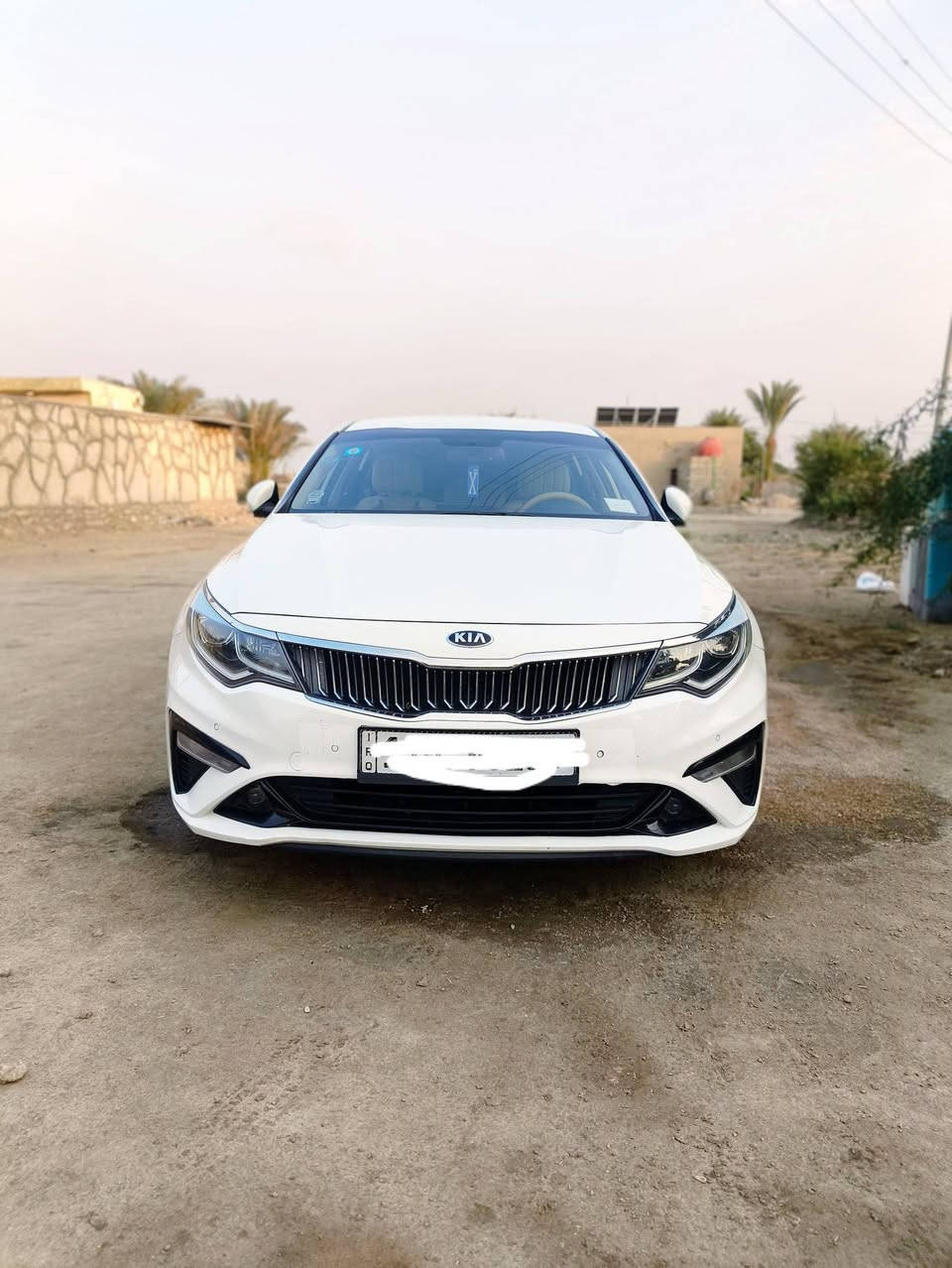 السلام عليكم للبيع كيا اوبتما موديل 2020 وارد خليجي السياره مكفوله كفاله عامه من الحادث والبارد والرصعه والشخط سياره جاهزه مال جناي تخم تاير جديد حداديه جديده  رقم بغداد تحويل مباشر المواصفات المعروفه لهذا الموديل السعر 210 قابل لتفاوض بشي بسيط رقم الهاتف ***********
