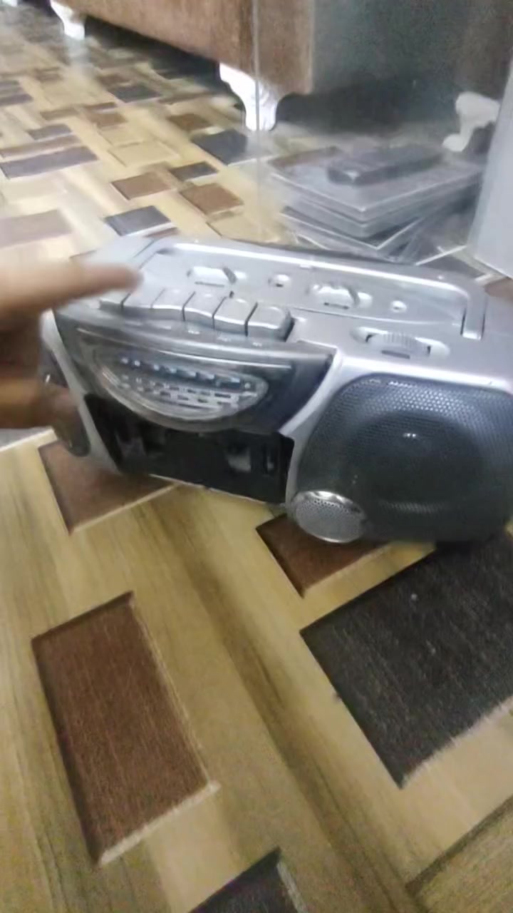 راديو و ام بي ثري ويصير سماعات صوت عالي جدا
+ مسجل كان عاطل تم اصلاحه 
السعر ١٨ الف مع التوصيل للقطعتين


**إذا كنت صاحب هذا الإعلان وتريد حذفه لأي سبب، رجاءا أرسل رسالة إلى الدعم الفني**