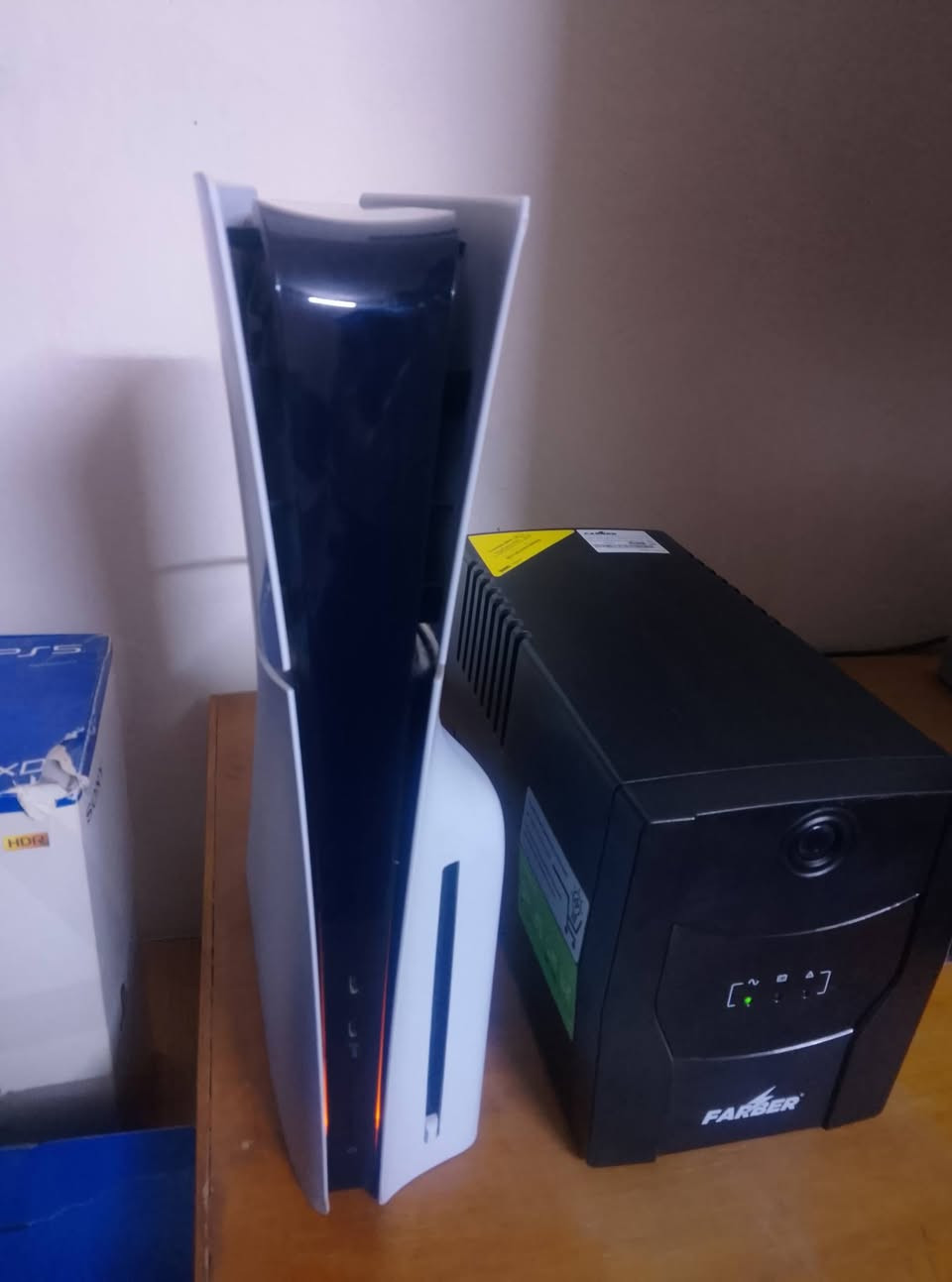 السلام عليكم بلي 5 سلم 1تيرا وياه جوستكين واحد اسود اصلي مبدله وي مال جهاز والثاني مال سبايدر مان تجاري ووياه يو بي اس 1500 ولعبة it takes two (النسخة اللي بيها تحديث مال فايف) الجهاز مامفتوح ابداً بس الكارتونة مالته مشككه والكفر مالته مشخط لان صارلة هواي يمي واني كل يوم ماخذه لمكان
للبيع وي كل غراضه ذني ب800 
للعلم هو الجديد حالياً ب850 و اني ابيعه وياه يدة زايدة ويوبي اس ولعبة مثل ما شرحت فوك


**إذا كنت صاحب هذا الإعلان وتريد حذفه لأي سبب، رجاءا أرسل رسالة إلى الدعم الفني**