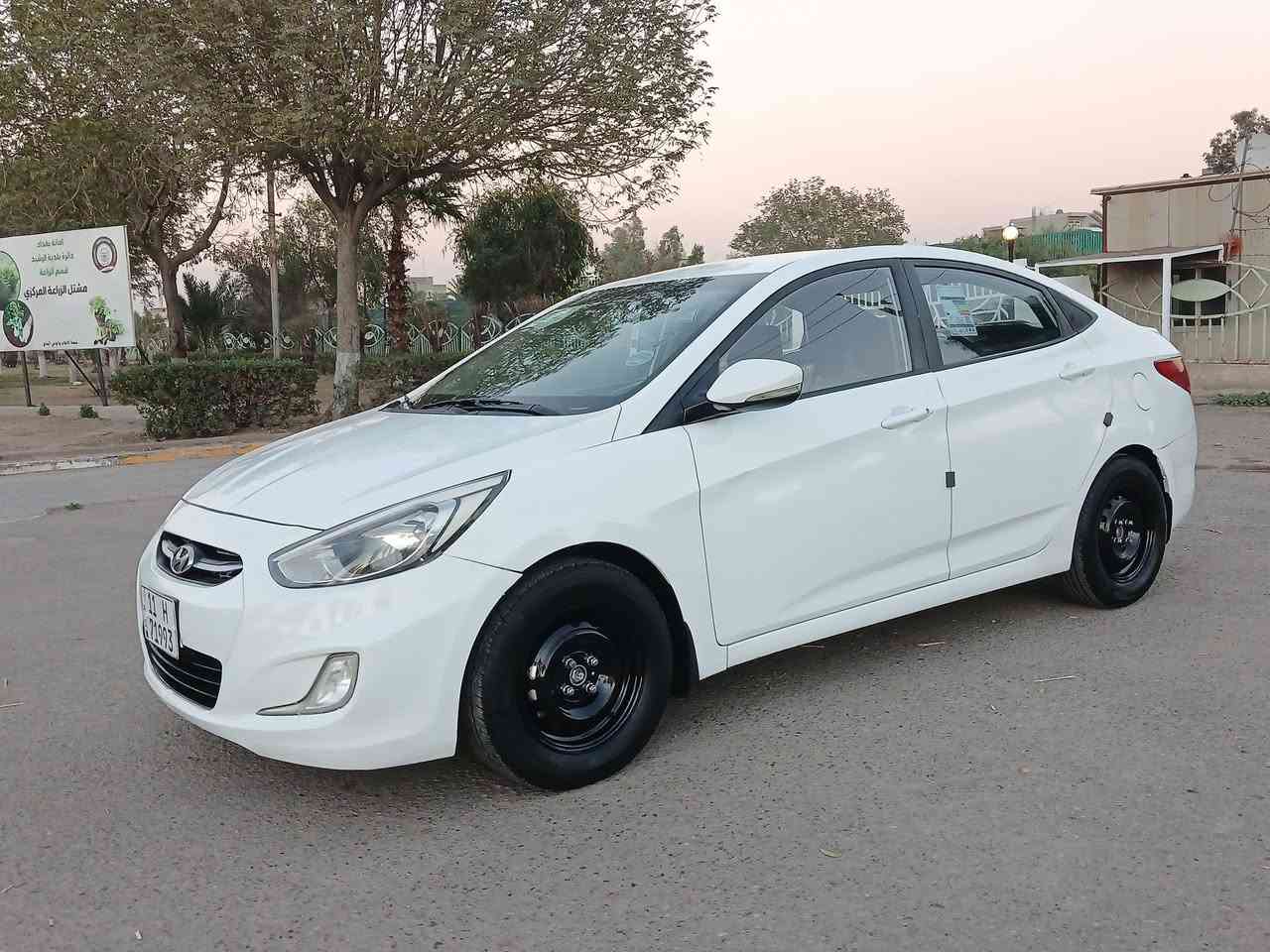 سلام عليكم مرخصه الادمن المحترم أكسنت خليجي موديل ٢٠١٧ 
بيها ٣ قطع صبغ بدون دواخل وباقي سيارة  كفاله 
كير مكينه مكفول
صدر مكفول 
تدفئه تبريد مكفول 
السعر ٩٣ وبيها مجال قليل عنواني بغداد البياع مدينه الذرى 
***********
