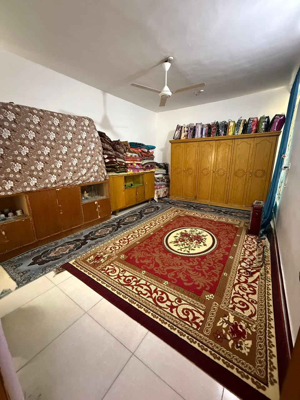📍 واسط – قضاء الصويرة
حي العسكري – كاع خير العبدالله
قريب من كراج الصويرة
🏡 بيت زراعي للبيع
المساحة: 200 متر
🔹 مواصفات البيت:
يتكوّن من 4 غرف نوم
2 غرف بالطابق الأرضي
2 غرف بالطابق الثاني ( مع سويت لكل غرفة)
صالة واسعة
مضيف
مطبخ
ترك (سطح)
توزيع الغرف مرتب وعملي، مناسب للسكن العائلي
📞 للاستفسار والاتصال:
(***********)
