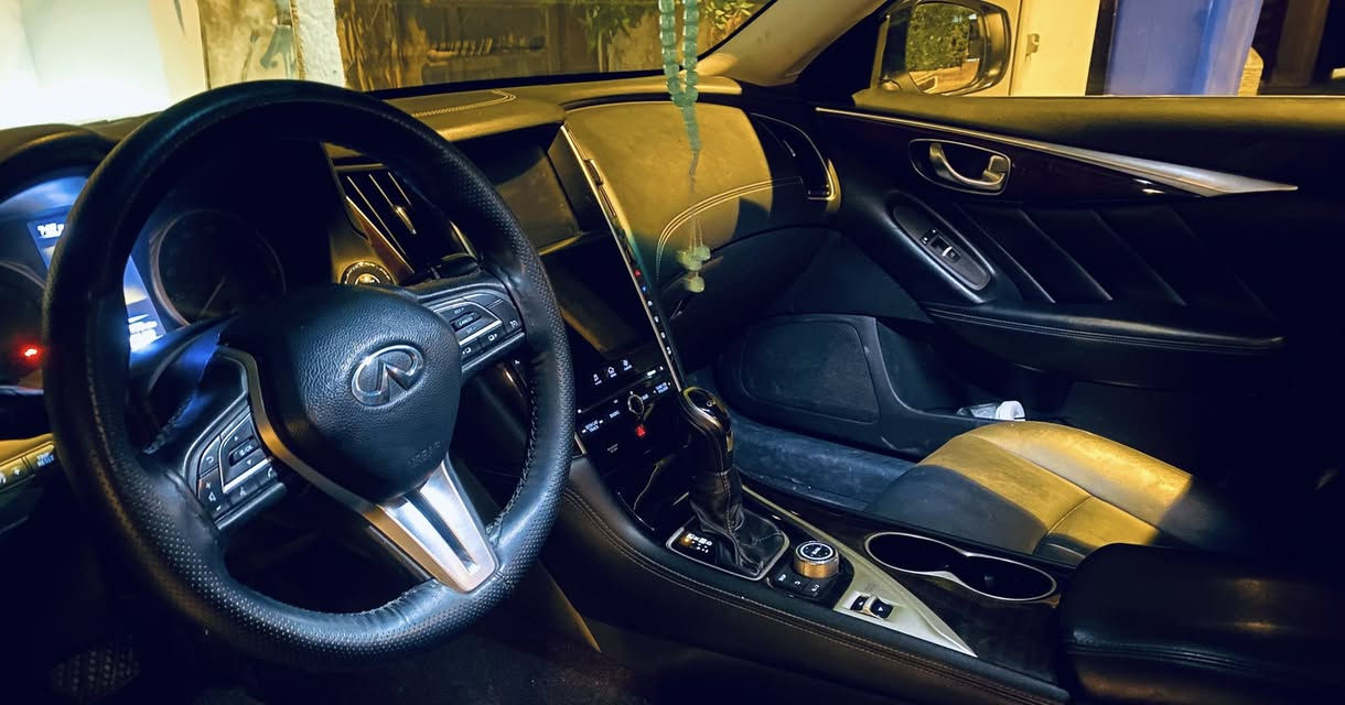 ---

*🚗 للبيع انفنتي Q50 2018 فول مواصفات*

*المواصفات:*
- *المحرك*: 3.0L V6 توين توربو 6 سلندر
- *اللون*: [رصاصي]
- *الدفع*: خلفي صاروخ 🚀🚀🚀

- *الممشى*: [105 ميل]
- *الرقم*: بغداد جديد انكليزي
- *السنوية*: جديدة
- *الحادث*: جاملغ ايمن امامي + صبغ صفحة السائق فقط كلير 

- *الكفالة*: مكفولة محرك وكير وشاصي

*المواصفات 😗
- فول مواصفات: فتحة سقف، 
بصمة ابواب وصندوك 
-بصمة تشغيل
- شاشتين فول تحكمات 
نظام صوت بوس، 
حساسات، 
كاميرا 360
- كراسي جلد،، داخلة مكفول زلغ مابي
- لايت زينون بلادي، تراكشن كنترول، 

5مودات قيادة نورمل ايكو سبورت وثلوج وباقي التفاصيل

*الصرف والادامة:*
- ادامة كاملة مسويها تايرات 
- تيربوات جديدة 
- منظومة ماء كاملة جديدة
- كلشي بالسيارة جديد ومبدل، اصعد  واطلع

*السعر*: 128 ورقة 
قابل للتفاوض البسيط 

*المكان*: بغداد  
*للاستفسار*: [*********** ] - اتصال وواتساب  
اللي يجي يفحص ويتدلل، السيارة نظيفة وتستاهل.

نقص فقط شباك امامية بي كسر
