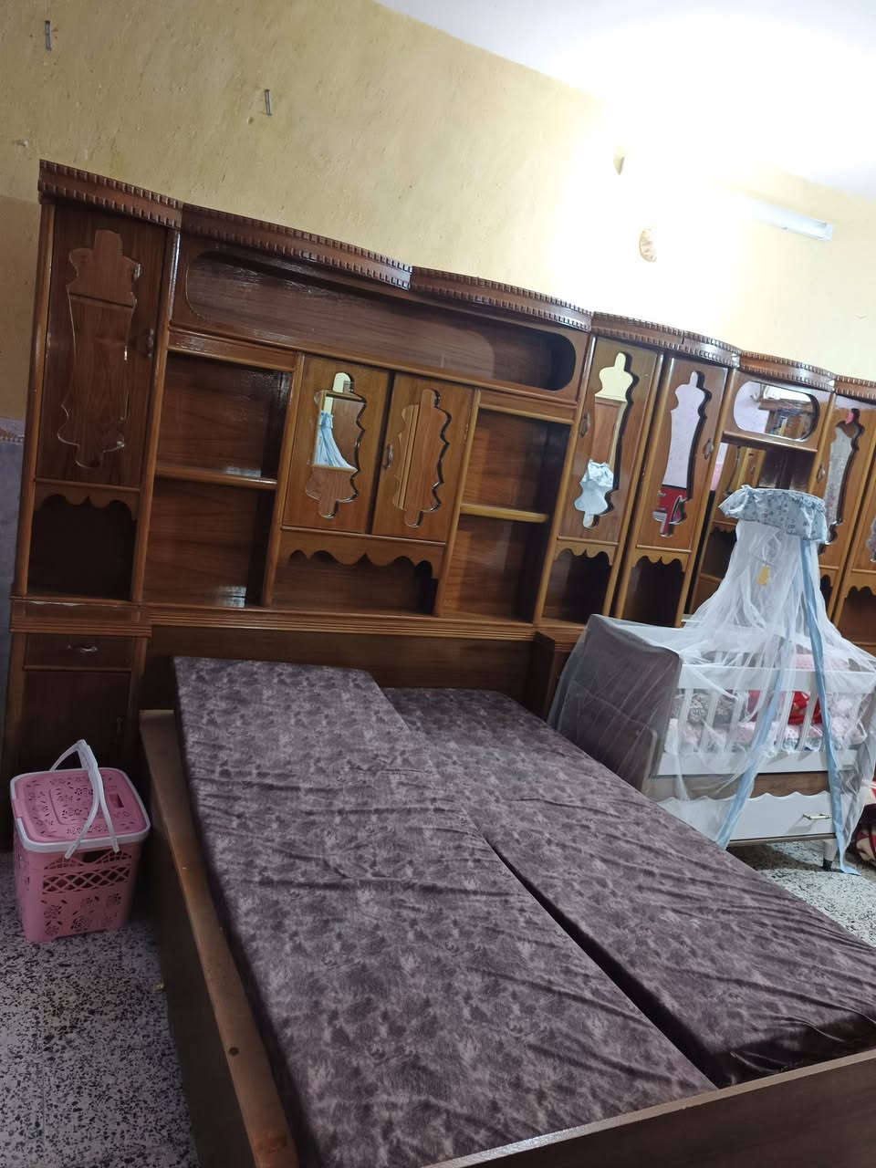 غرفه اخشاب للبيع نضيفه ما بيه شي اخت الجديده
السعر مليون 200بيه مجال 
المكان الفلوجه 
لتواصل خاص او اتصال ***********بيه واتس اب
