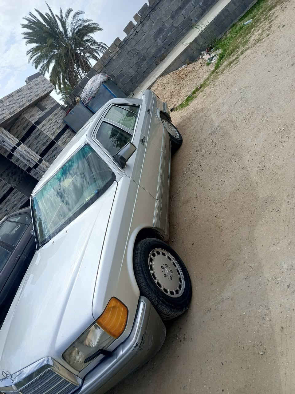 السلام عليكم اخوني عندي هاي السياره جانبو مالسدس الموديل 91 رقم بغداد مشروع وطني تحويل ثاني يوم ماناقصها شي كير اومكينه اوتبريد جاهزه اترايك وين ماتريد متوازي علا بيعها 80 اوبي مجال للطيبين مكانها صقلاويه رقمي *********** الثاني *********** الشراي حياه الله
