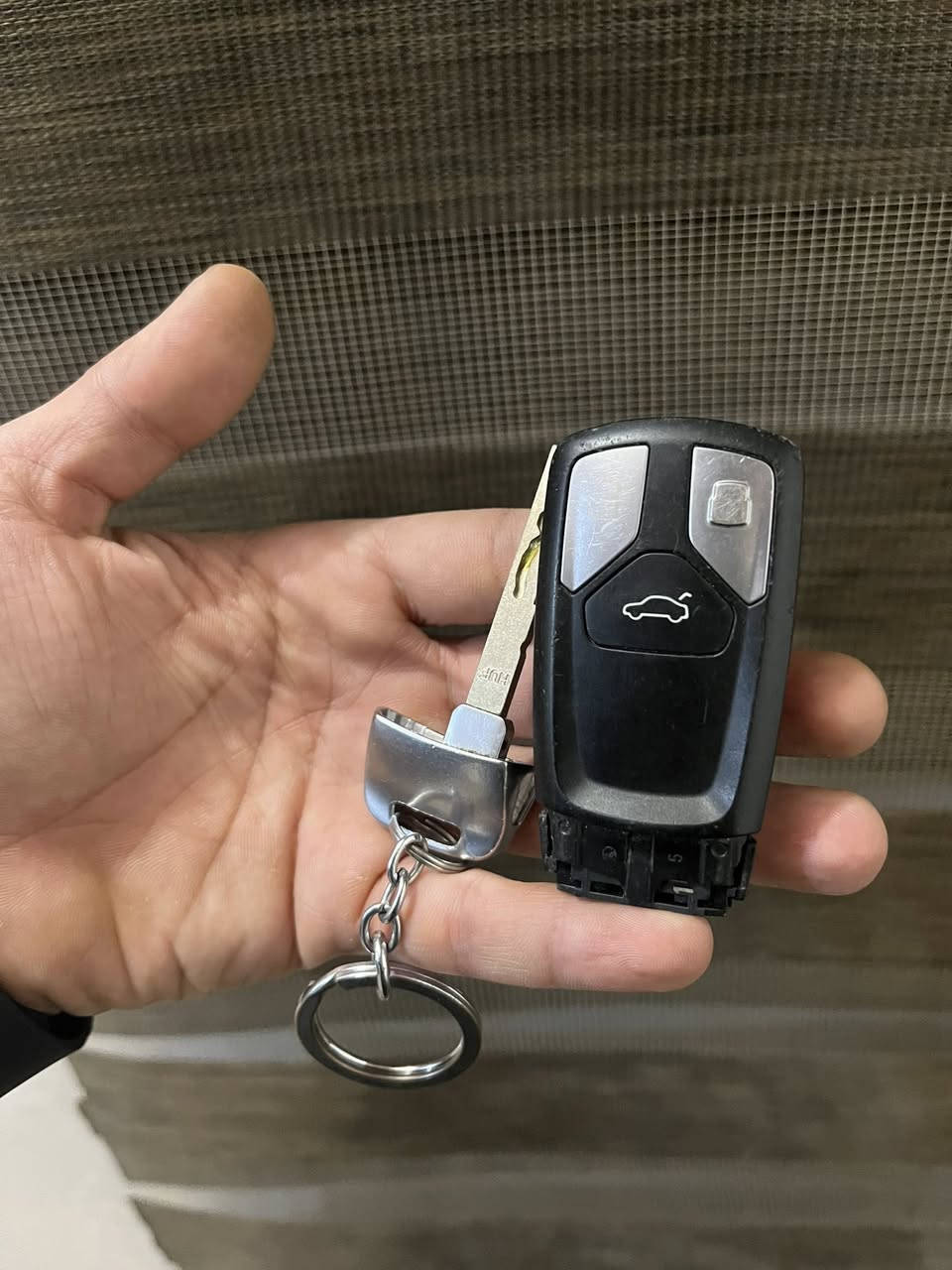 مرحبا اخوان بصمه اودي للبيع وكاله اصليه سعرها 125 الف ***********
