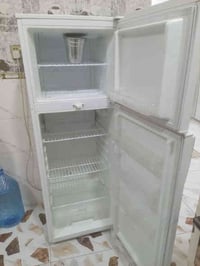 ثلاجه عشره قدم السعر 150 الف 07503842439 //07807852260