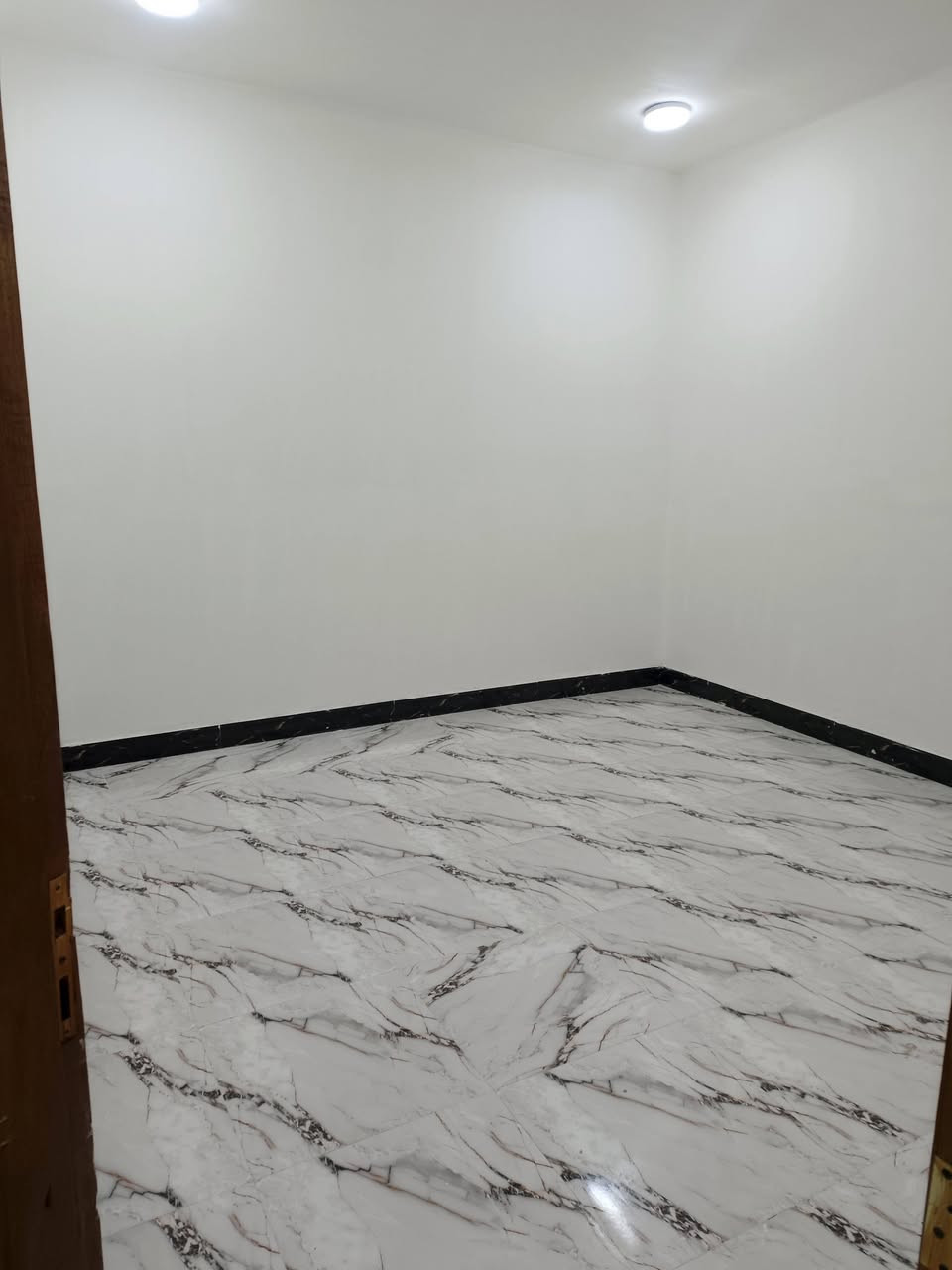 ألسلام عليكم ورحمه الله وبركاته 
اللاستفسار ***********📞

توفر دار سكن للبيع 
موقع راقي 👍
ألمساحه 100 متر مربع
10 × 10
على شارع 8م
ثالث بيت على شارع تبليط
جميع الخدمات متوفره
مدارس قريبه عليك + ماء كهرباء مجاري

بناء حديث شقل درجه أولى
محتويات الدار ⬇️
داونيه
صاله
غرف نوم عدد 2
مطبخ مفتوح على صالة
منور + صحيات داخليه خارجيه 

نوع العقار : طابو ملك صرف زراعي عراقي سند 25 
العنوان : أبي الخصيب العوجه شارع المقيمين 

سعر 60 مليون وبي مجال
اللاستفسار ***********
