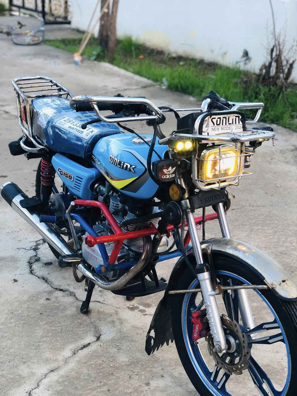 سيفان صونك موديل 2021محرك مافتوح كلشي شغلل سلف نكره نشاط فول طخم توير جديد درع حيل نضيف سعر 500بيع فقط كياره جنوب الموصل ***********
