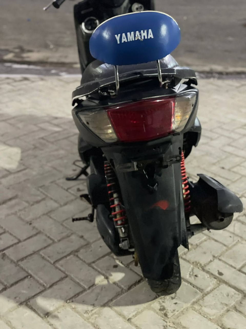 دراجه سكنس فحل لون اسود طافي كابريتر منظومة زنون بلادي  رقم الهاتف *********** السعر 750وبيه مجال
