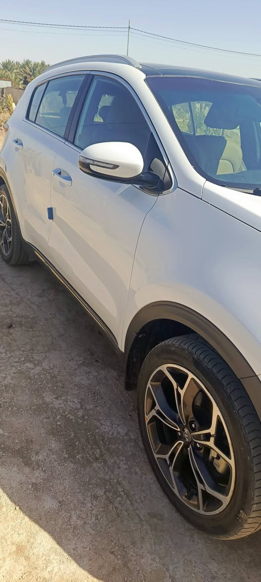 السلام عليكم ورحمة الله وبركاته. سيارة سبورتج للبيع موديل ٢٠١٩ لون ابيض رقم بغداد ألماني السيارة فول مواصفات محرك ٢٠٠٠ ماشية ١١٣ الف كيلو متر
@ بانوراما فتحة
@قطعتين تبريد ثلج
@ كشنات كهربائي جلد 
@عدة كاملة وسبير مانازل
@اللون ابيض
@رقم بغداد ألماني باسمي السيارة تحويل بنفس اليوم 
@مري شفط .اشاير بالمري
@جنطة كهربائي 
@كاميرا دوارة  وحساسات أمامية وخلفية 
@مانع انزلاق وشحن موبايل واير ليس
@السرع (ايكو ونورمل وسبورت) 
@مكان السيارة بابل او بغداد 
@ السعر والتفاصيل
 عالخاص رقمي الواتساب  ***********
والصور معروضة أمامكم وشايف الف خير للياخذها
