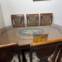 ميز طعام مع ٦ كراسي للبيع  السعر ٥٠٠ 07712200388