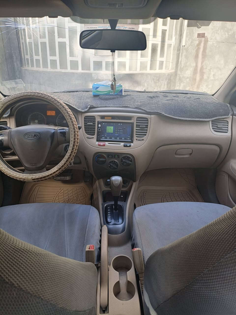 السلام عليكم
كيا ريو خليجي 2009 

رقم كربلاء السيارة بأسمي سنوية لل2027 

گير ومكينة وتبريد وتخم تاير وحدادية مكفولات سيارة مال جناي كلش نظيفة ،

للمراوس بألنترا او سيراتو 2012 .
***********
