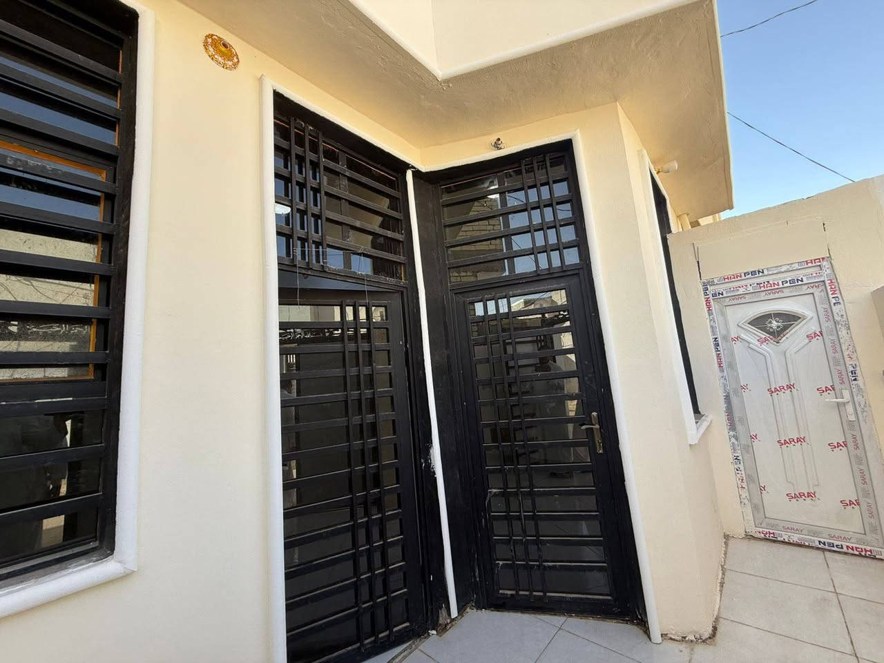 يعلن مكتب العراق للعقار عمود 289 كبال قريت الغدير
#طابو_زراعي
#سعر_38_وبيه_مجال
#نجف مقابل _قرية الغدير 
شغل جناي
شغل درجه آولى حقيقي 

اساس وسقف صب مركزي 
بناء طابوق 🧱 
غرفتين2 وصاله وستقبال ومطبخ وصحيات داخليه وخارجيه 
بيت جاهز مفتاح 🔑 
يرجى مراجعة المكتب العراق للعقار الاستفسار أكثر 
***********
شارع تبليط وكافت الخدمات متوافره والكيات الباب البيت
