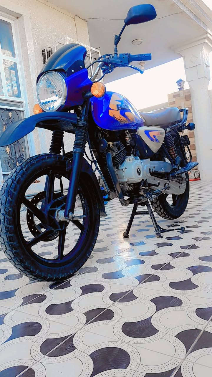 السلام عليكم بوكسر موديل 2023
للبيع السعر 2 مليون الدراجه مسجله كامله رقمه بغداد  بس استلم لوحات تحويله ثاني يوم مستعجل على بيعته 
المكان الطارميه طريق الشط 
رقمي كورك ***********
رقمي اسياء ***********
