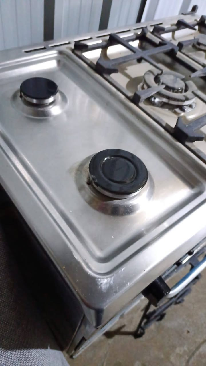 بوفيه تسكام 6بيبان مابيهه كسر 150 بيها مجال طباخ شغال وفرن هم قفله 100 مكناسه  كهربائيه شغاله 25


**إذا كنت صاحب هذا الإعلان وتريد حذفه لأي سبب، رجاءا أرسل رسالة إلى الدعم الفني**