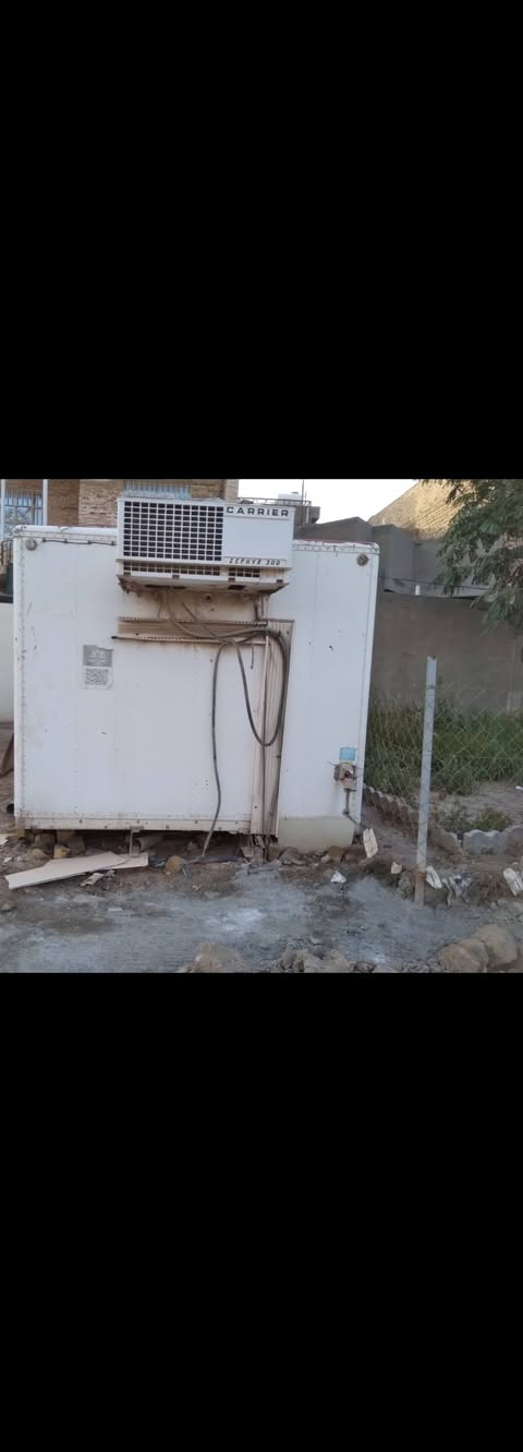 السلام عليكم كرفان ثلاجة نضيف الطول ٥ونص العرض ٣ يرهم محل موكب داخلة نضيف مغلف بلوك خشب  بي أبواب عدد ٢ المكان الديوانية *********** السعر ٩٠٠
