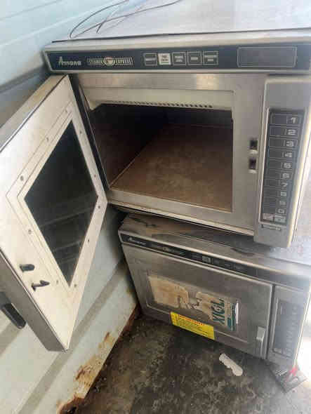 للبيع اوفن عدد ٢ سعر الواحد ٢٥٠ الف ما مستخدمات
*********** بغداد حي العامل قرب البيت
