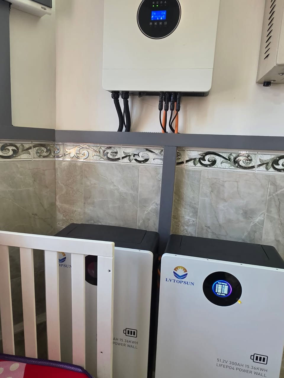 #سـامـراء📍
‏#بـلـد📍
‏#الـدور📍
‏🟠تم وبعون الله وحمده تنصيب منظومة في مدينة سـامـراء وعدة مناطق داخل المحافظة🟠
‏32 أمبير نهاري ..10 أمبير ليلي لمدة 6 ساعات.
‏تتألف المنظومة من 
‏1⃣. الواح لونجي 615 واط وجهين بعدد 16 لوح وبضمان 15 سنة.
‏2⃣.. بطارية PTTsolar العالمية بسعة 15 كيلو واط  كريد A وبعدد دورات شحن أكثر من 6000 دورة وبضمان 5 سنوات .
‏3⃣. إنفيرتر Felicity بسعة 8 كيلو واط ثنائي المدخل بضمان 2 سنة.
‏4⃣. بوردات حماية متكاملة AC...DC. 
5⃣اسلاك 6 ملم دبل عازل AC... DC
‏6⃣. باستخدام الحديد المغلون ZAM  الغير قابل للصدأ بأستخدام البراغي والكلامب.
‏🟠 للأستفسار الأتصال بأرقام المكتب 🟠
‏***********....***********
‏#📍سـامـراء_حـولـي_الـخـضـراء📍
‏#ملاحظة الأسعار مختلف بسبب التغيرات اليومية لأسعار مواد الطاقة الشمسية
