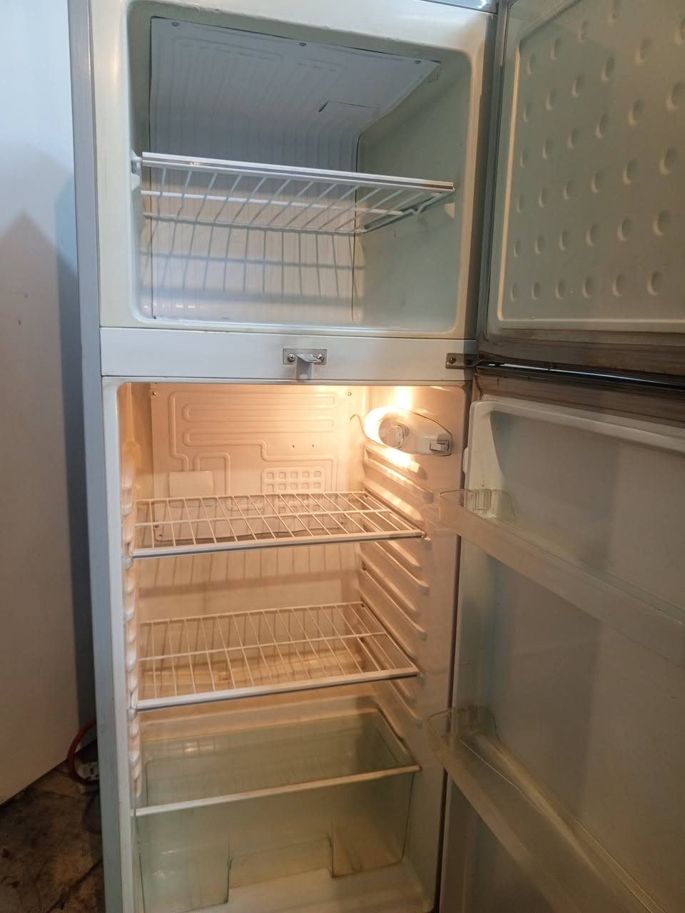 ثلاجة حجم ١٢ قدم للبيع
نضيفة جداً تجميد فول


**إذا كنت صاحب هذا الإعلان وتريد حذفه لأي سبب، رجاءا أرسل رسالة إلى الدعم الفني**