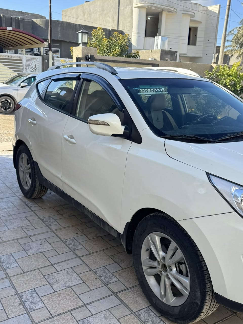 السلام عليكم توسان(( 2011 )) خليجي السياره ماناقصها شي كله شرط كير محرك ختم تايرات باتري جديد سياره جاهزه ع آخر حبابه ضررها الجاملغ خلف السايق بيها سونار بس قديم تجي تفحص وتاخذها سعرها 130 وبيها مجال قليل تحويل ثاني يوم مكانها صلاح الدين قضاء الدور 
***********
***********
