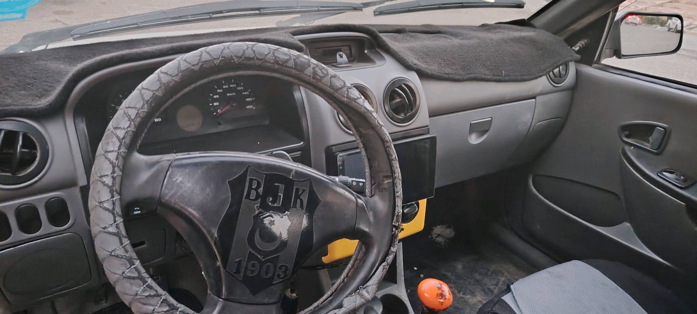 السلام عليكم عندي سايبا موديل ٢٠١٢ كل شي مابي صبغ بيلادي كير مكينه شرط تبريد شغال ثلج كهربائي شغال مشروع وطني شاشا ايباد كوبون بنزين بي سنويه جديد ٢٠٢٧ رقم بغداد 