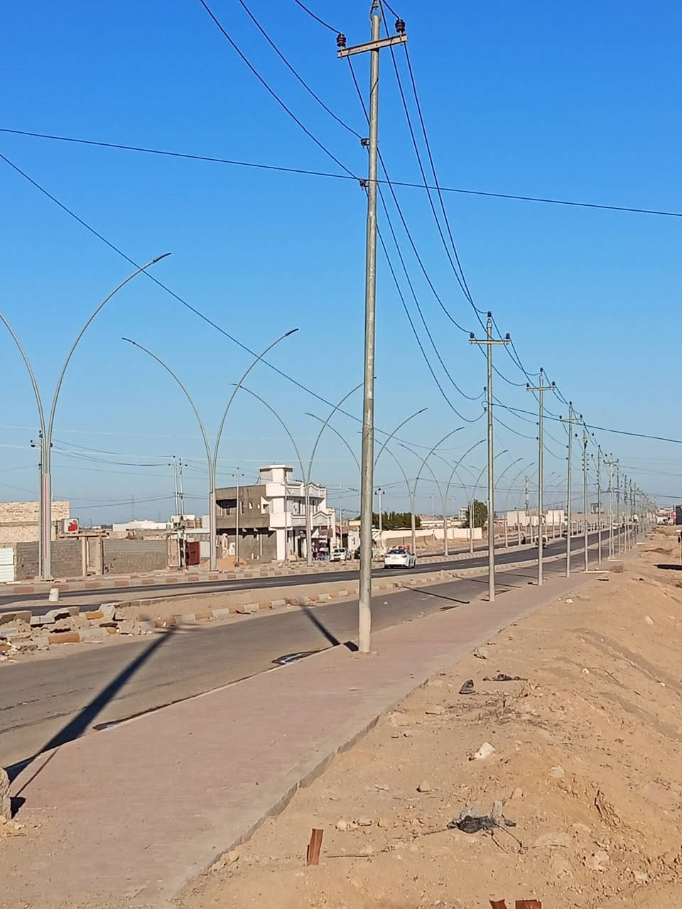 بيت طابو في مجمع اليرموك مساحه 250متر يحتوي على غرفتين +صاله مطبخ + ديوانيه +2صحيات +حمام الهيكل كامل من كلشي سعر 90مليون سند بسمك ***********
