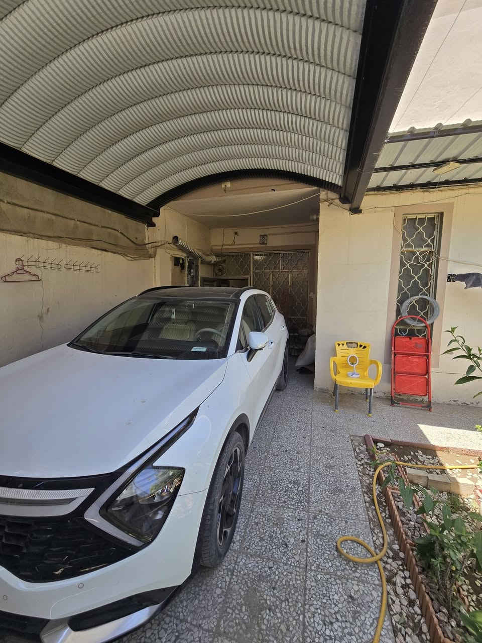 🏠للبيع.....للبيع.....للبيع 🏠
عرض مميز 🤩🤩🤩
بيت (200 ) متر طابق واحد حي العسكري مدارس في النجف الاشرف 
خلف الشارع التجاري بصف الركن خلف صيدلية النيزك الي صايره ركن العسكري باتجاه الكبل
بناء اعكادة قوي وانظيف يحتوي على :
غرفتين اكبار قياس الغرفة الواحدة 5*4
صالة كبيرة 6*4
مطبخ كبير 5*4
استقبال 6*4 ونص
حديقة 
طارمه للسياره 
حمام وتواليت خارجي
حمام وتواليت داخلي 
البيت كله كاشي وسيراميك مع بعض الاضافات اكثر موقع مرغوب بالعسكري للسعر وباقي التفاصيل مراسلة الرقم واتساب
***********
