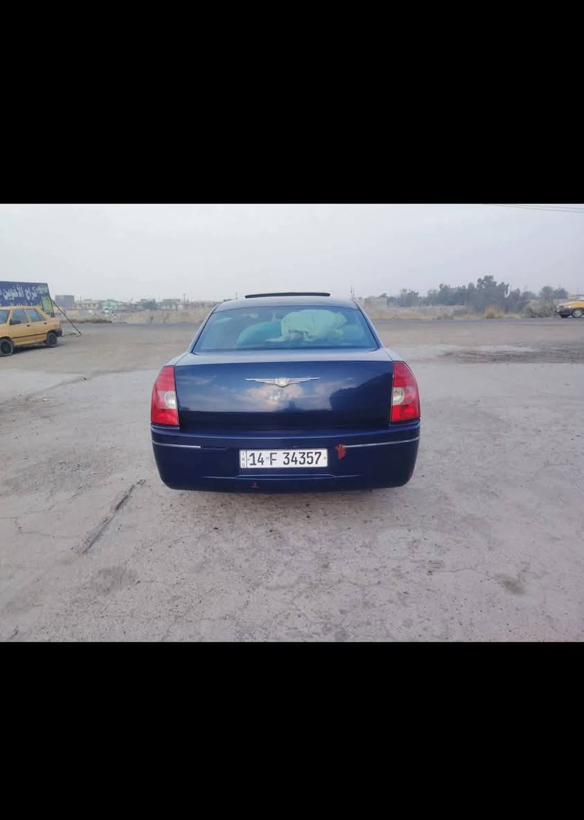 اوباما 2006 ،ضربتها جاملغ خلفي ، مصبوغه عام جماليه ، مكينه وكير بعدهن ماعبرن شهر عل ايدي شديت 3.5 ، عليها منظومه غاز 60 لتر ،دواخل جلد ،  تايرات ، كهربائيات جاهزه  كلها شغاله ، مكاني بغداد المدائنن
رقمي ***********
