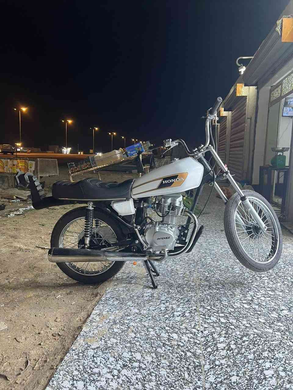 السلام عليكم دراجه انتنس لبيع 2025 دراجه جديده برغي مامفتوح بيها مامتعوبه ابد تجي تشوف بعينك  السعر 750 وبيها مجال متواجد ***********
