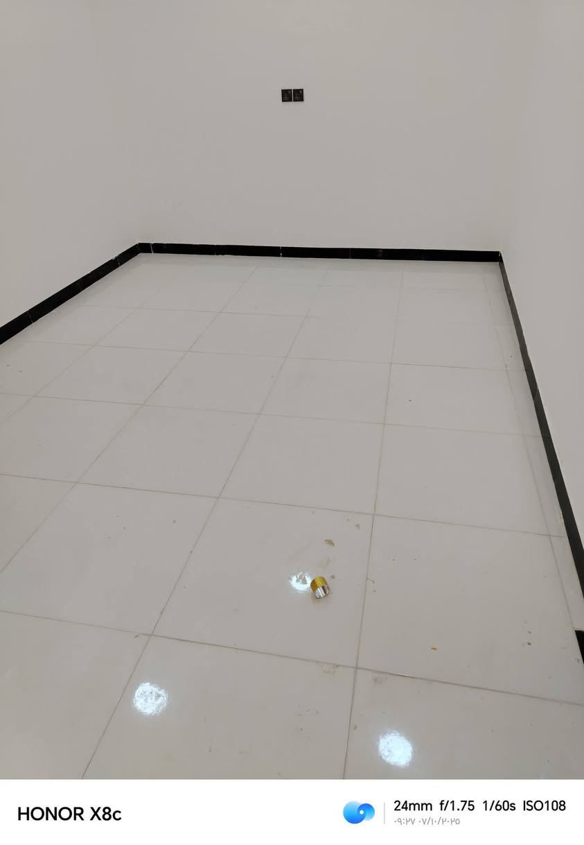 يالله ثلاث بيوت للبيع بحي الشهداء بشارع المحوله قرب جامعت العين كل بيت مساحته 80 متر مشي الجامعت العين على شارع 10 متر كل بيت طابقين كل بيت يتكون من أربع غرف نوم صالتين ومطبخ واستقبال أو صحيان لاستفسار واتساب ***********
